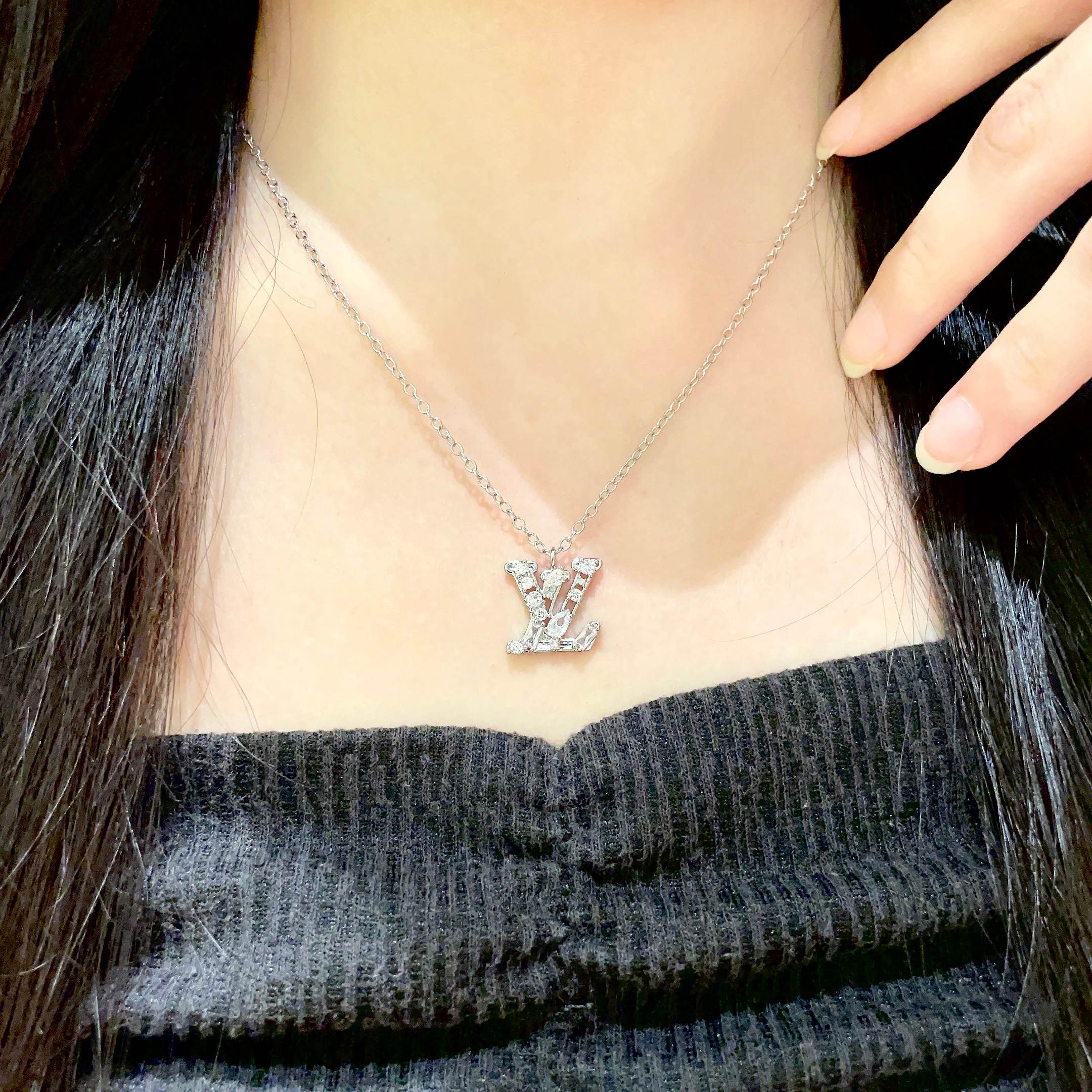 💥💥Louis Vuitton 路易威登 设计独特 (用LV经典之作图形理念)👋好看🧚‍♀️项链 超级无