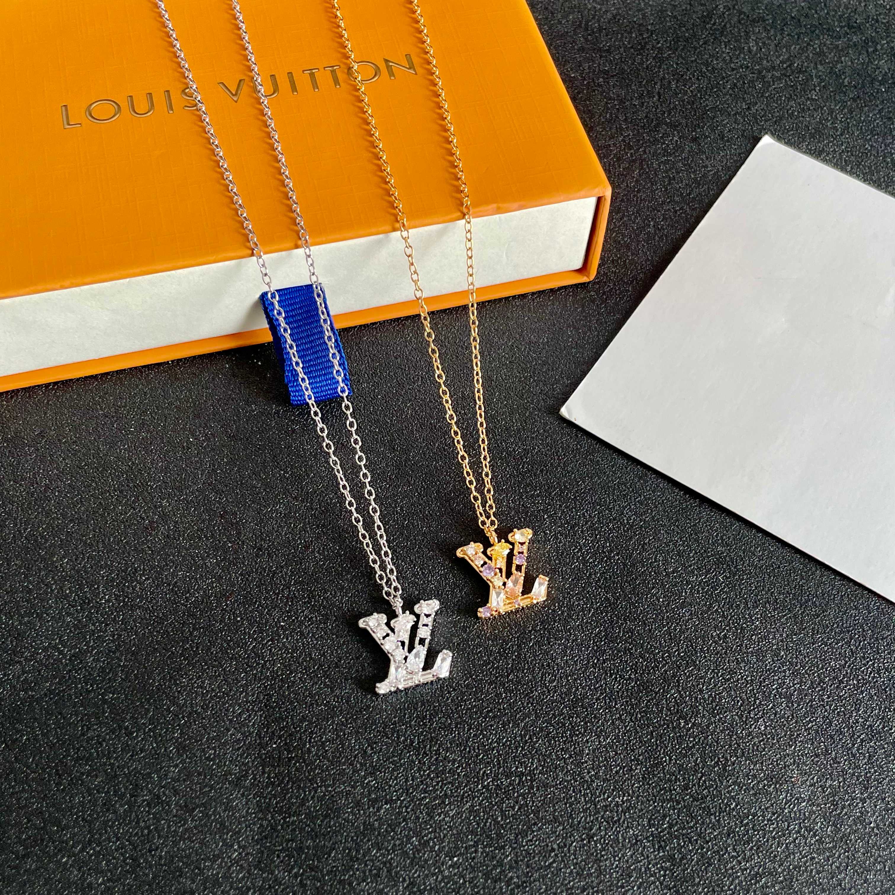 💥💥Louis Vuitton 路易威登 设计独特 (用LV经典之作图形理念)👋好看🧚‍♀️项链 超级无