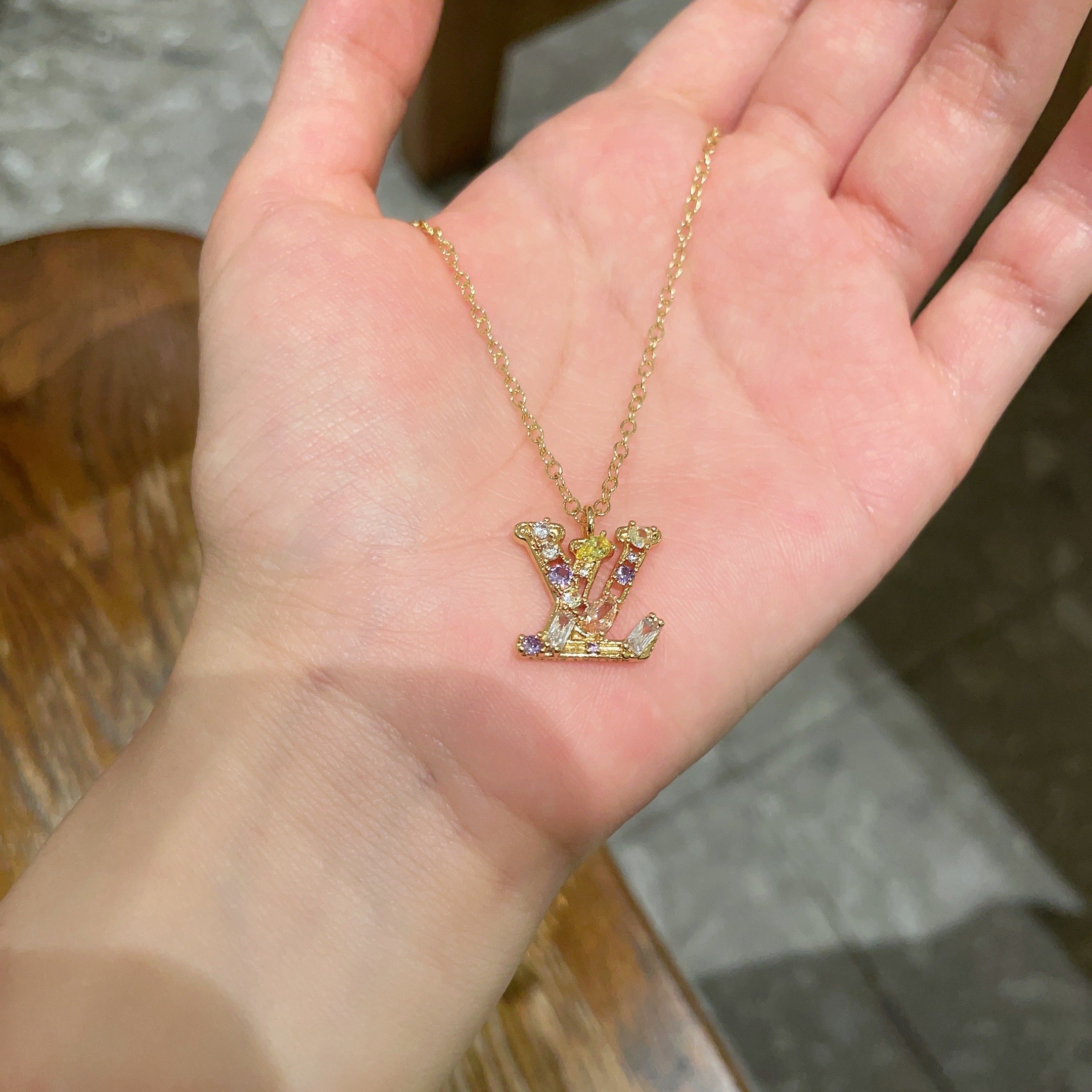 💥💥Louis Vuitton 路易威登 设计独特 (用LV经典之作图形理念)👋好看🧚‍♀️项链 超级无