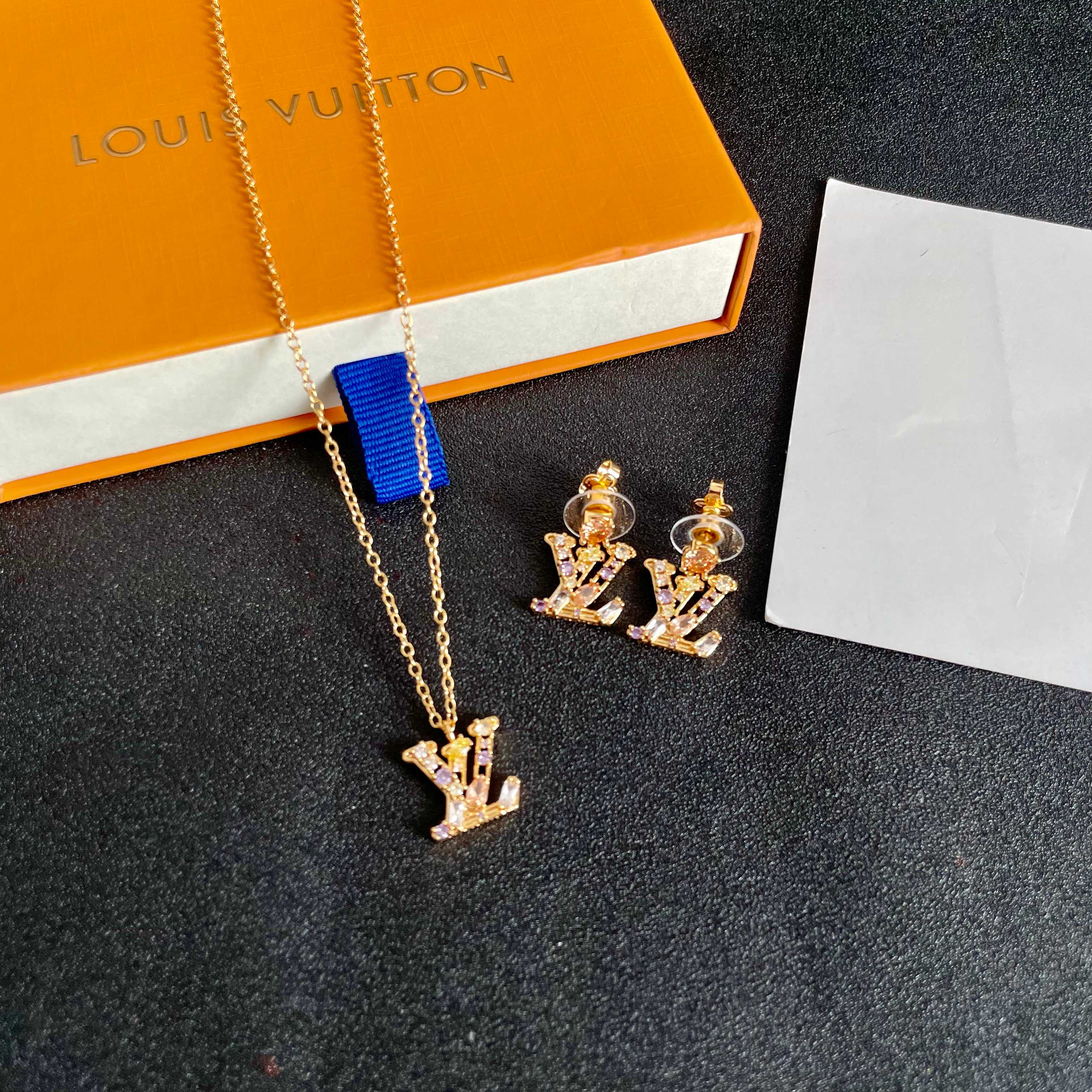 👑Lv 路易威登 2025年早春新品耳钉 经典老花耳环 超精工cnc工艺技术 上身美美哒 特别适合夏日搭