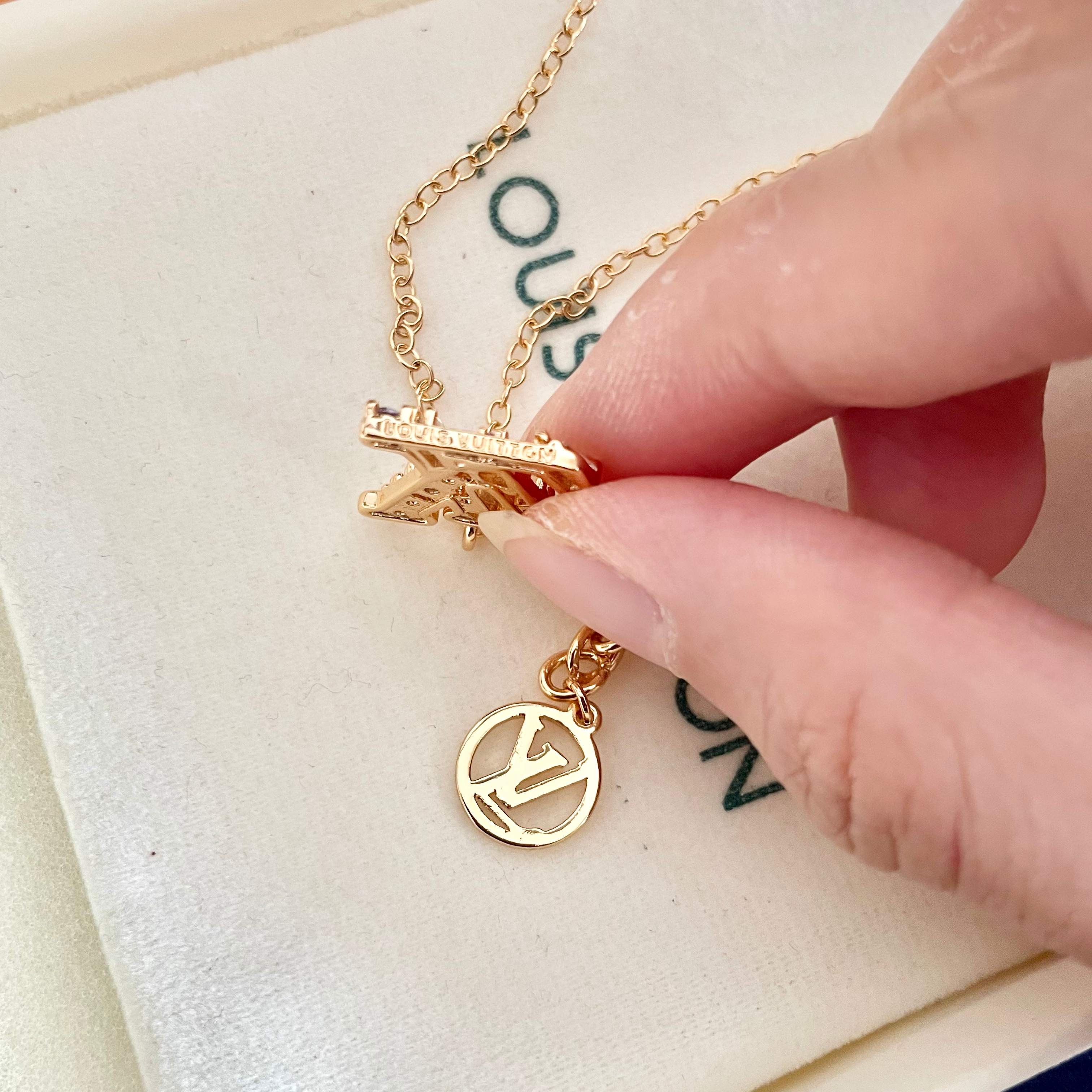 💥💥Louis Vuitton 路易威登 设计独特 (用LV经典之作图形理念)👋好看🧚‍♀️项链 超级无