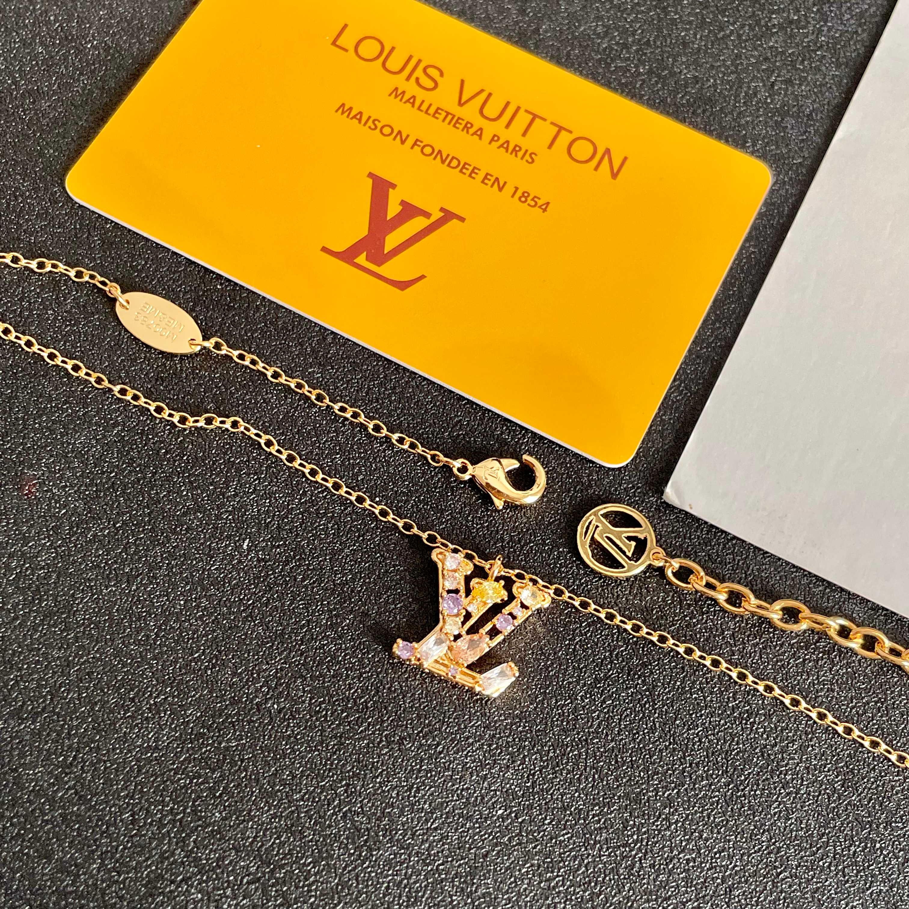 💥💥Louis Vuitton 路易威登 设计独特 (用LV经典之作图形理念)👋好看🧚‍♀️项链 超级无