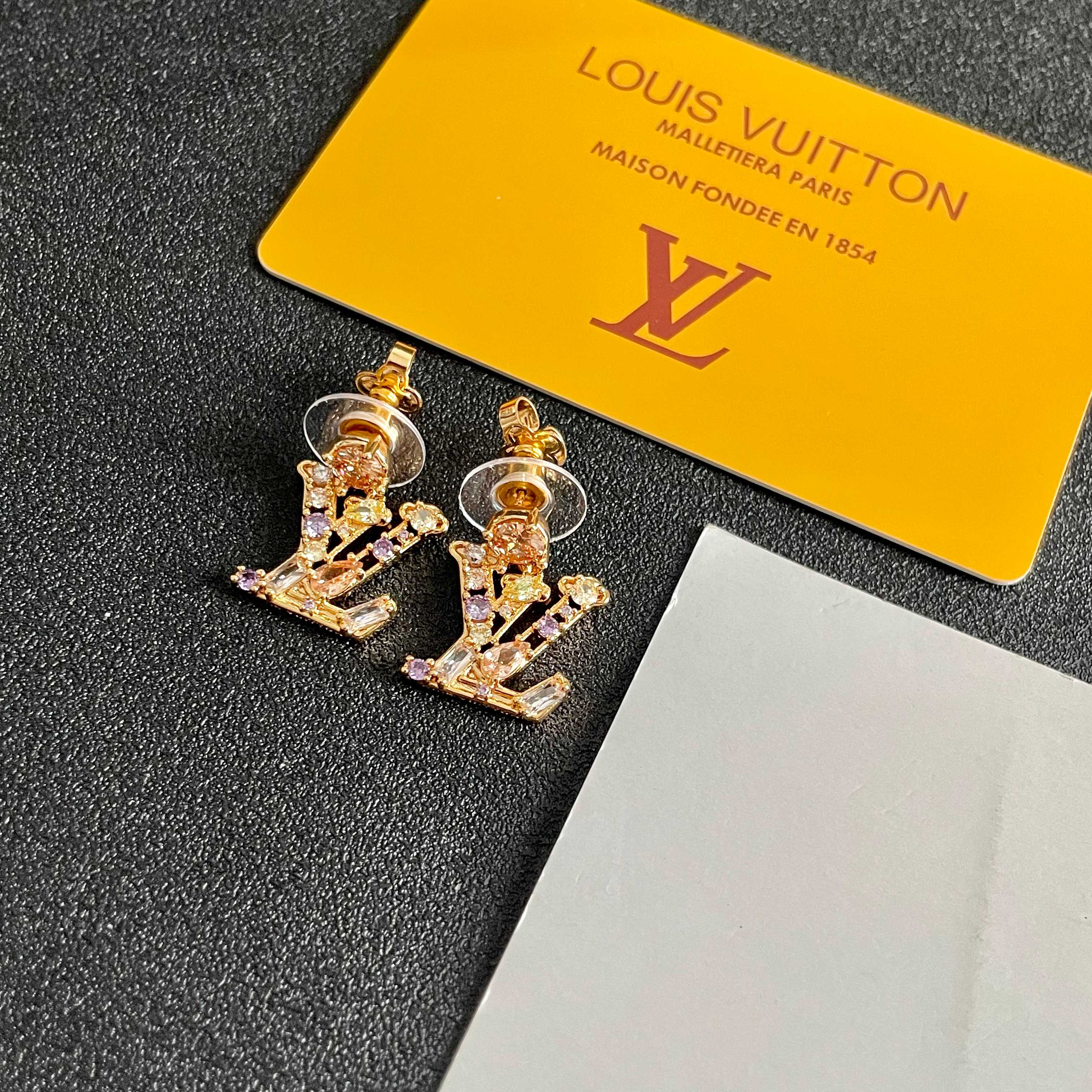 👑Lv 路易威登 2025年早春新品耳钉 经典老花耳环 超精工cnc工艺技术 上身美美哒 特别适合夏日搭