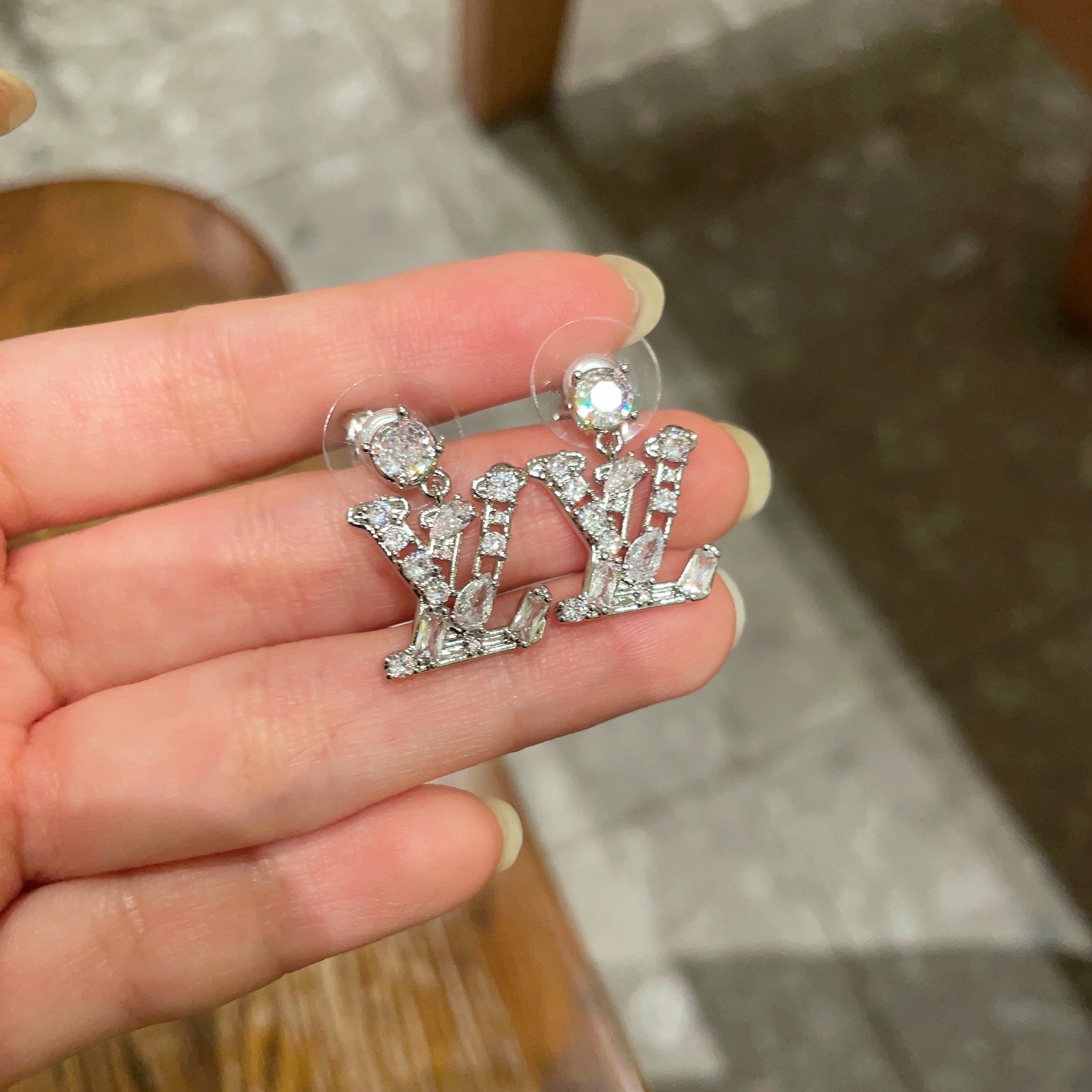 👑Lv 路易威登 2025年早春新品耳钉 经典老花耳环 超精工cnc工艺技术 上身美美哒 特别适合夏日搭