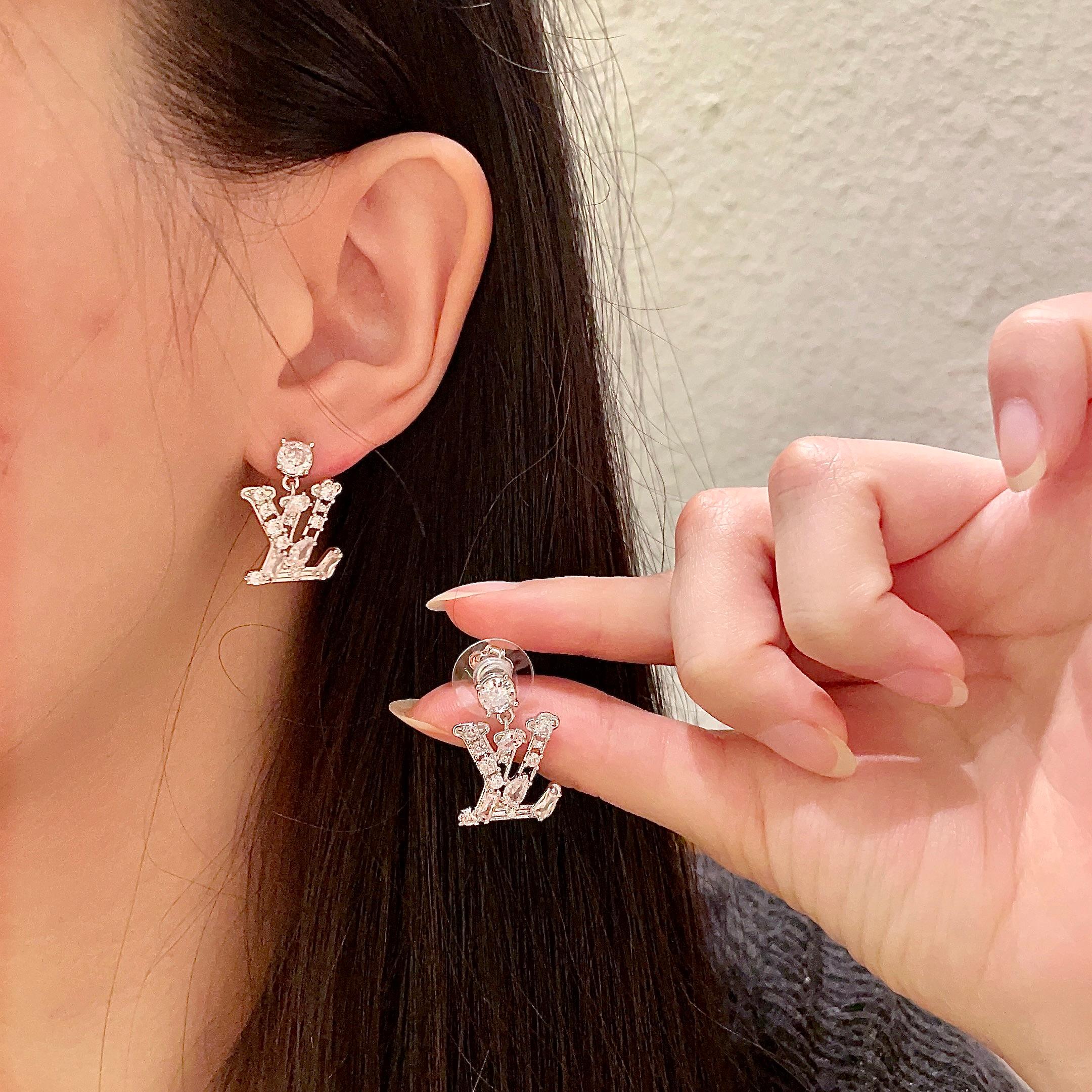 👑Lv 路易威登 2025年早春新品耳钉 经典老花耳环 超精工cnc工艺技术 上身美美哒 特别适合夏日搭