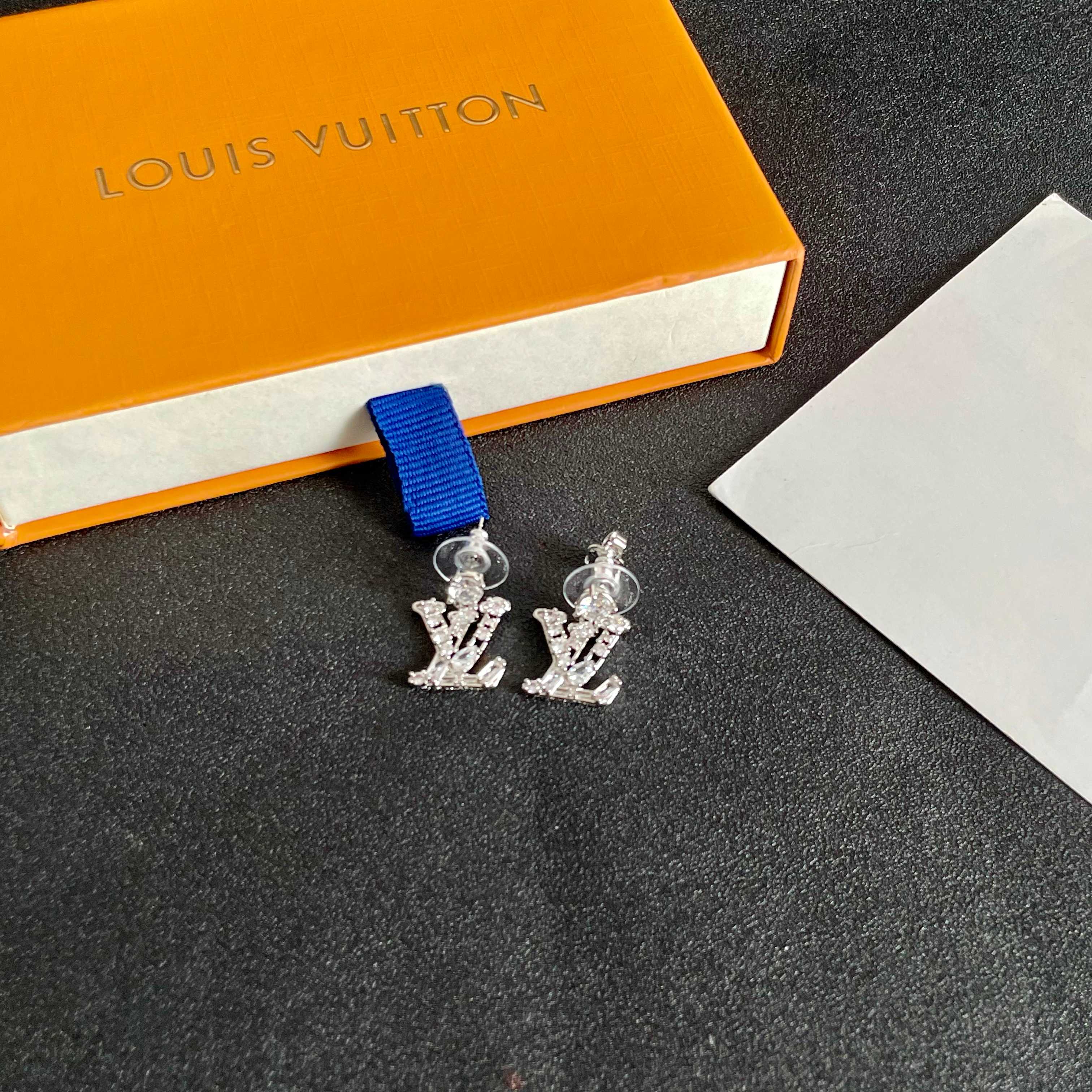 👑Lv 路易威登 2025年早春新品耳钉 经典老花耳环 超精工cnc工艺技术 上身美美哒 特别适合夏日搭