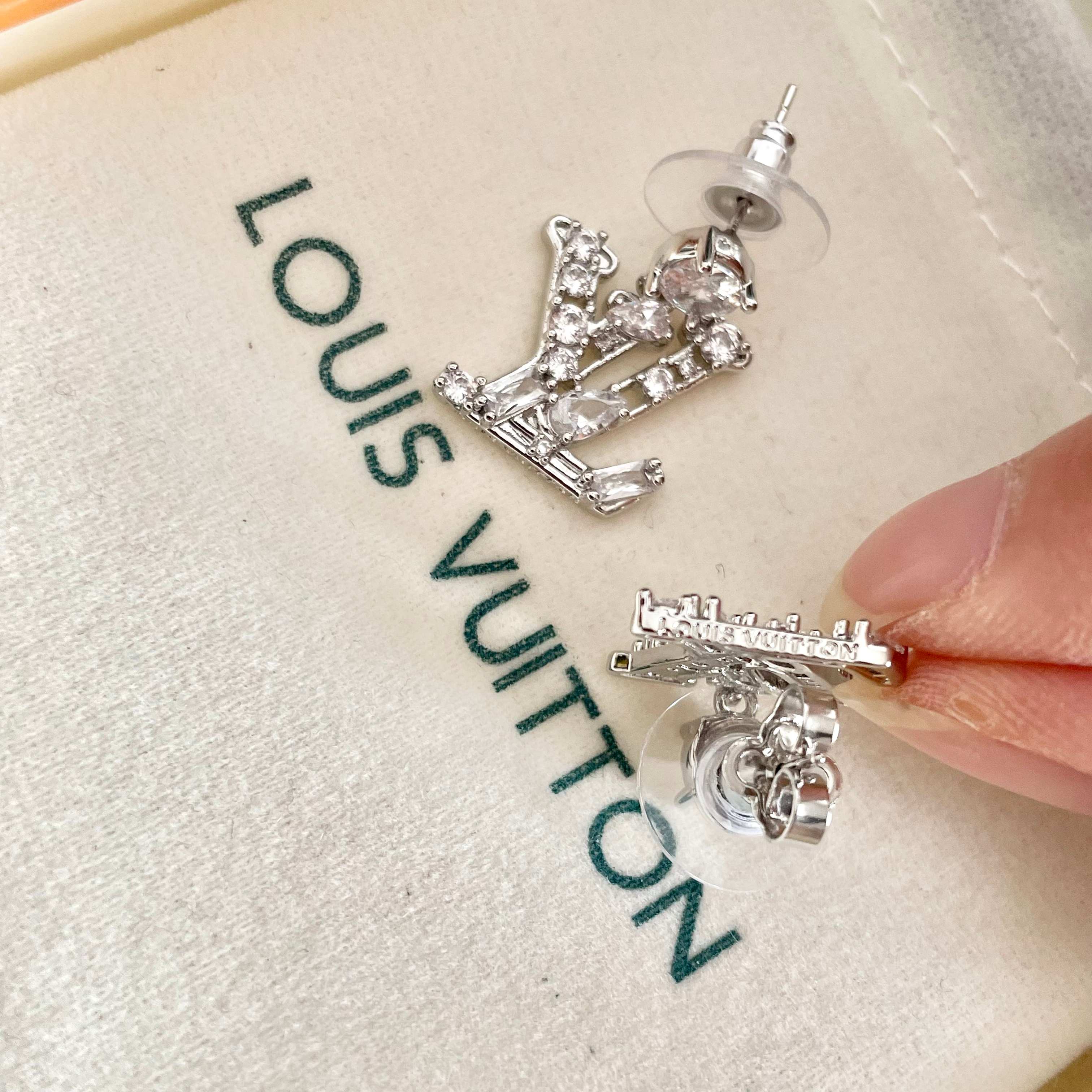 👑Lv 路易威登 2025年早春新品耳钉 经典老花耳环 超精工cnc工艺技术 上身美美哒 特别适合夏日搭