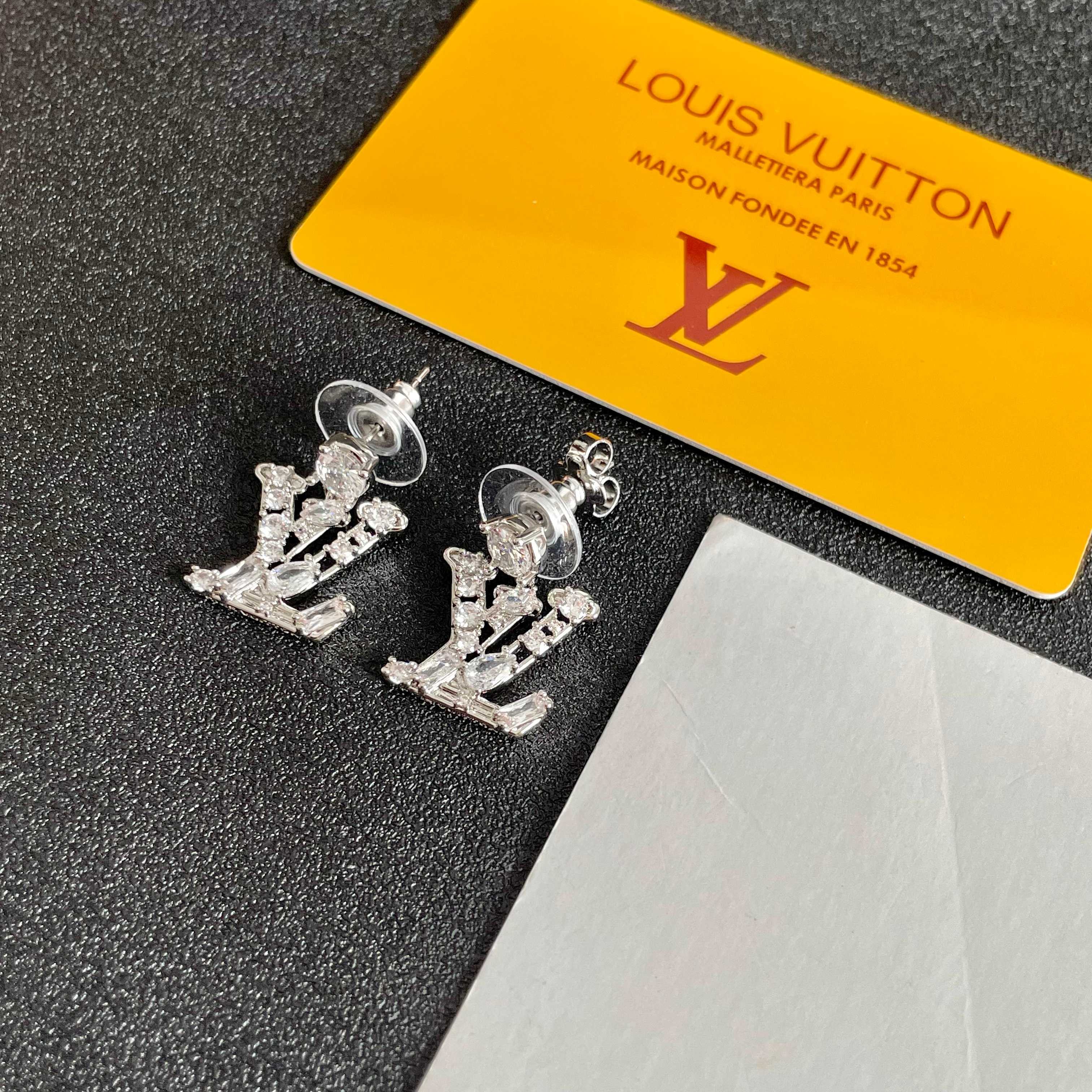 👑Lv 路易威登 2025年早春新品耳钉 经典老花耳环 超精工cnc工艺技术 上身美美哒 特别适合夏日搭