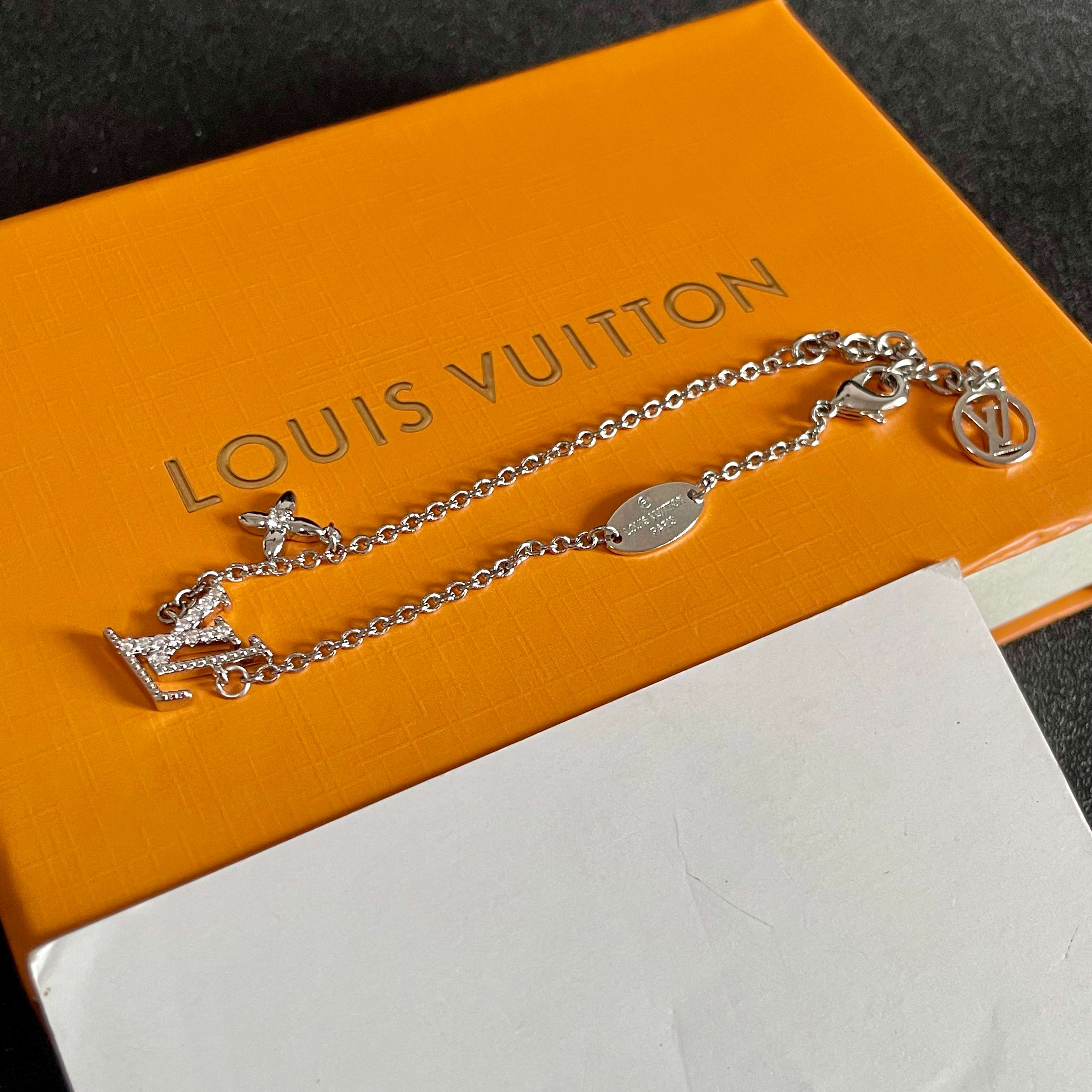 💥💥Louis Vuitton 路易威登 设计独特 (用LV经典之作图形理念)👋好看🧚‍♀️手链链 超级