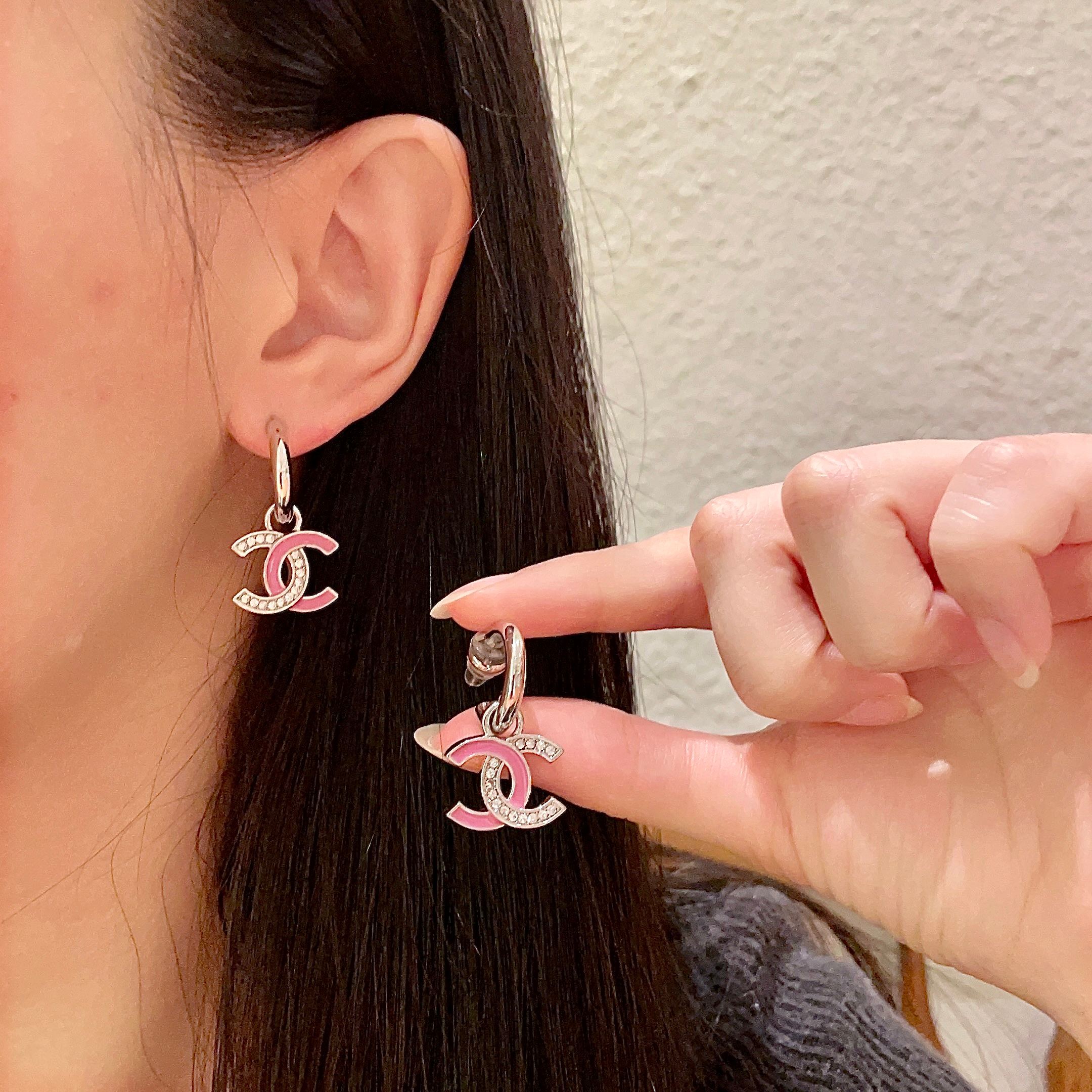  Chanel香奈儿 中古 耳钉👀小香家的款式真心无需多介绍😘🎶每一款都超好看，精致大方，非常显气质.