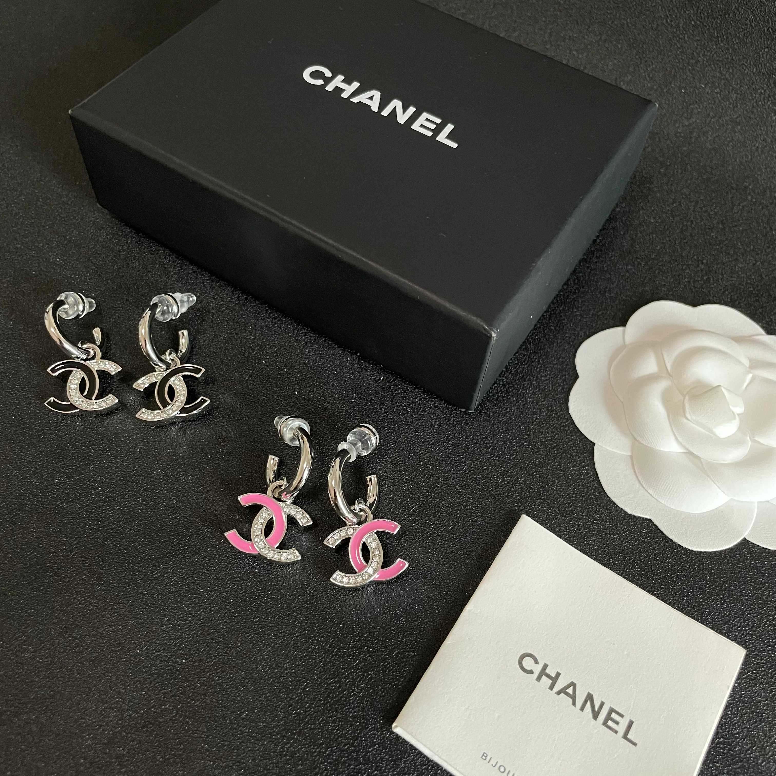  Chanel香奈儿 中古 耳钉👀小香家的款式真心无需多介绍😘🎶每一款都超好看，精致大方，非常显气质.