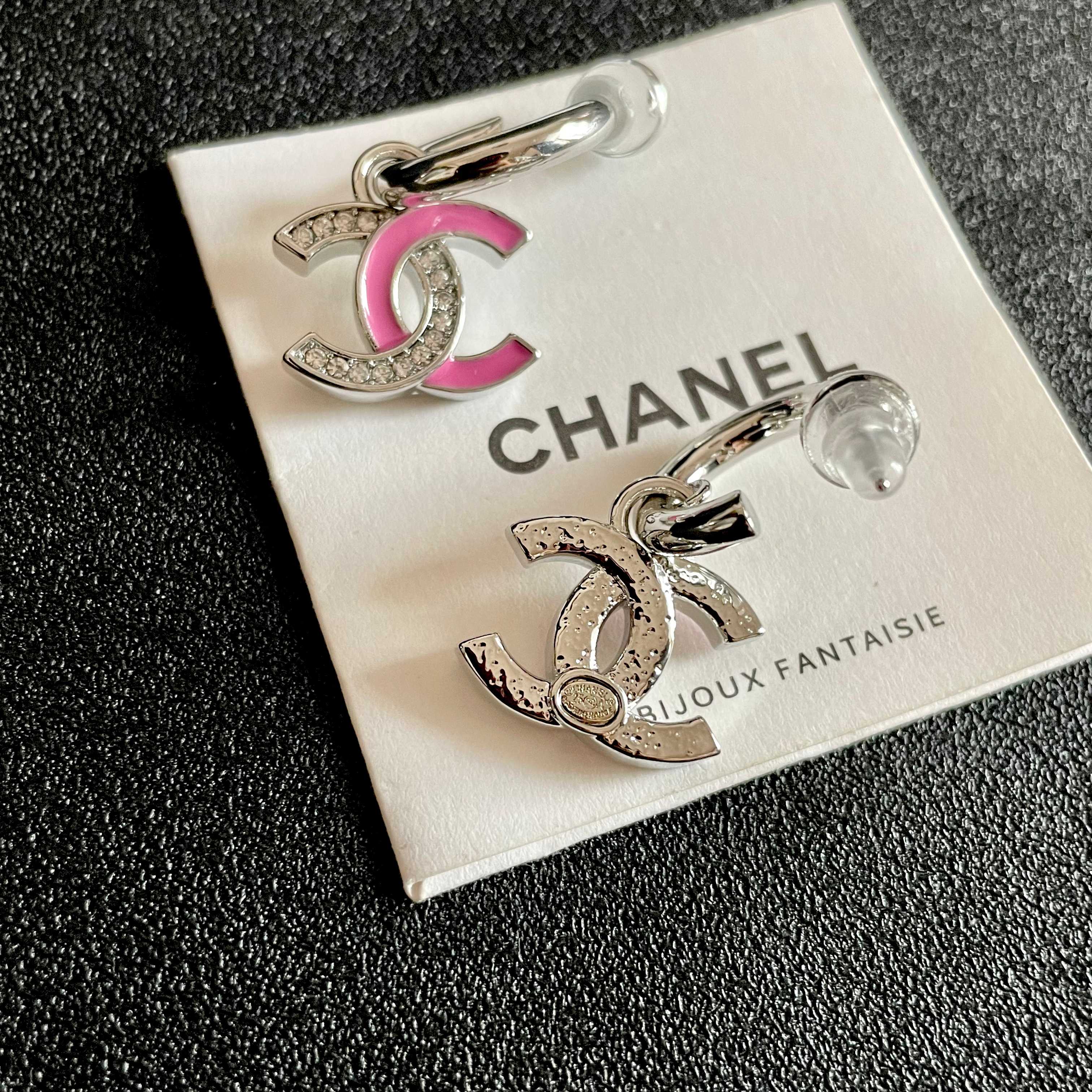  Chanel香奈儿 中古 耳钉👀小香家的款式真心无需多介绍😘🎶每一款都超好看，精致大方，非常显气质.