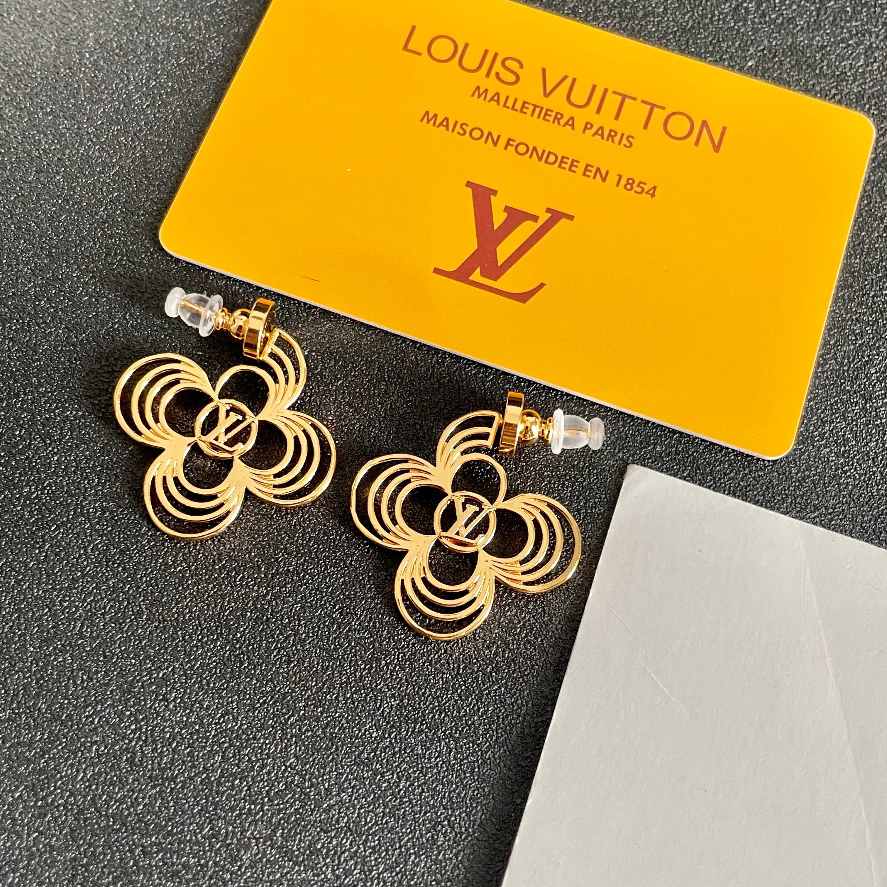 👑Lv 路易威登 2025年早春新品耳钉 经典老花耳环 超精工cnc工艺技术 上身美美哒 特别适合夏日搭
