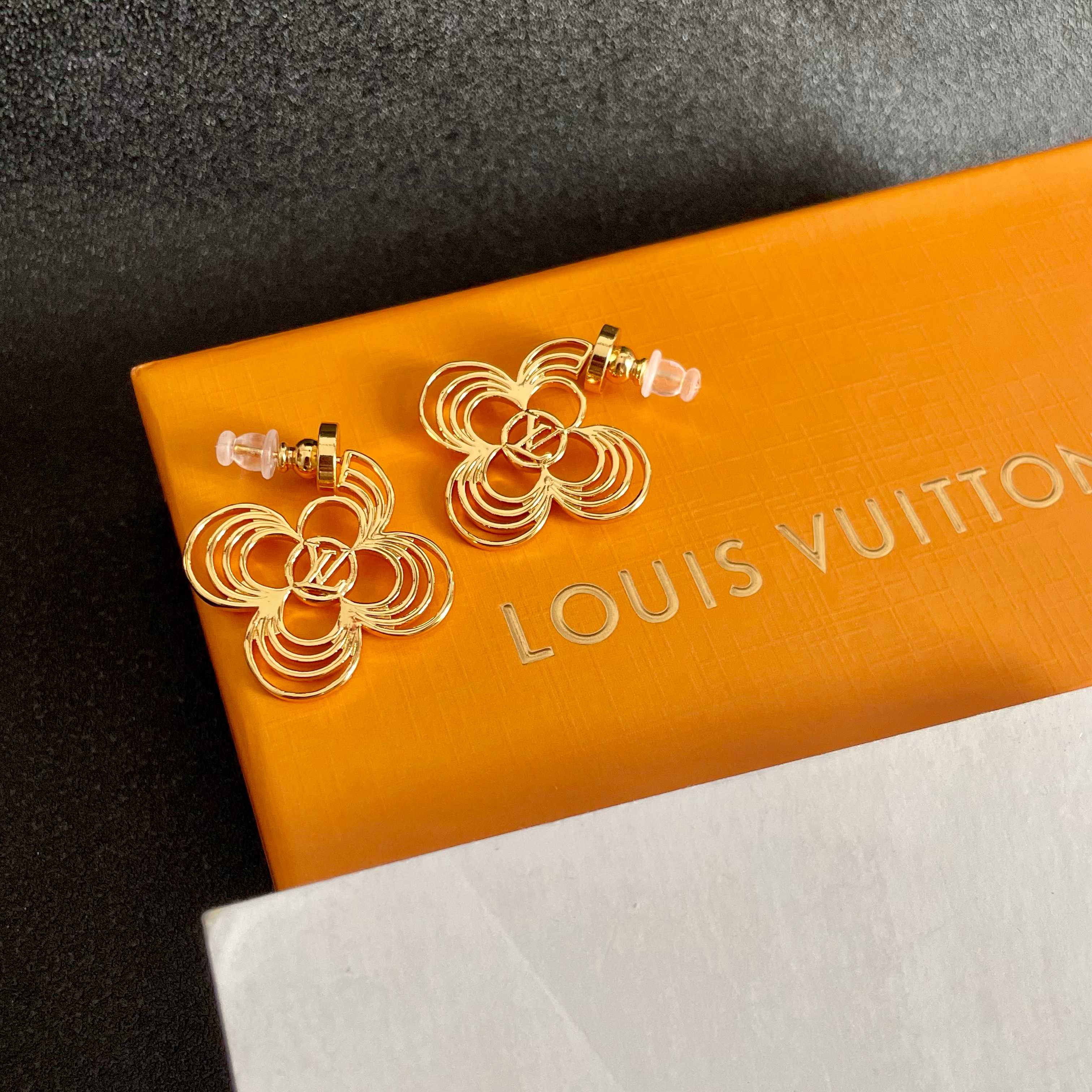 👑Lv 路易威登 2025年早春新品耳钉 经典老花耳环 超精工cnc工艺技术 上身美美哒 特别适合夏日搭