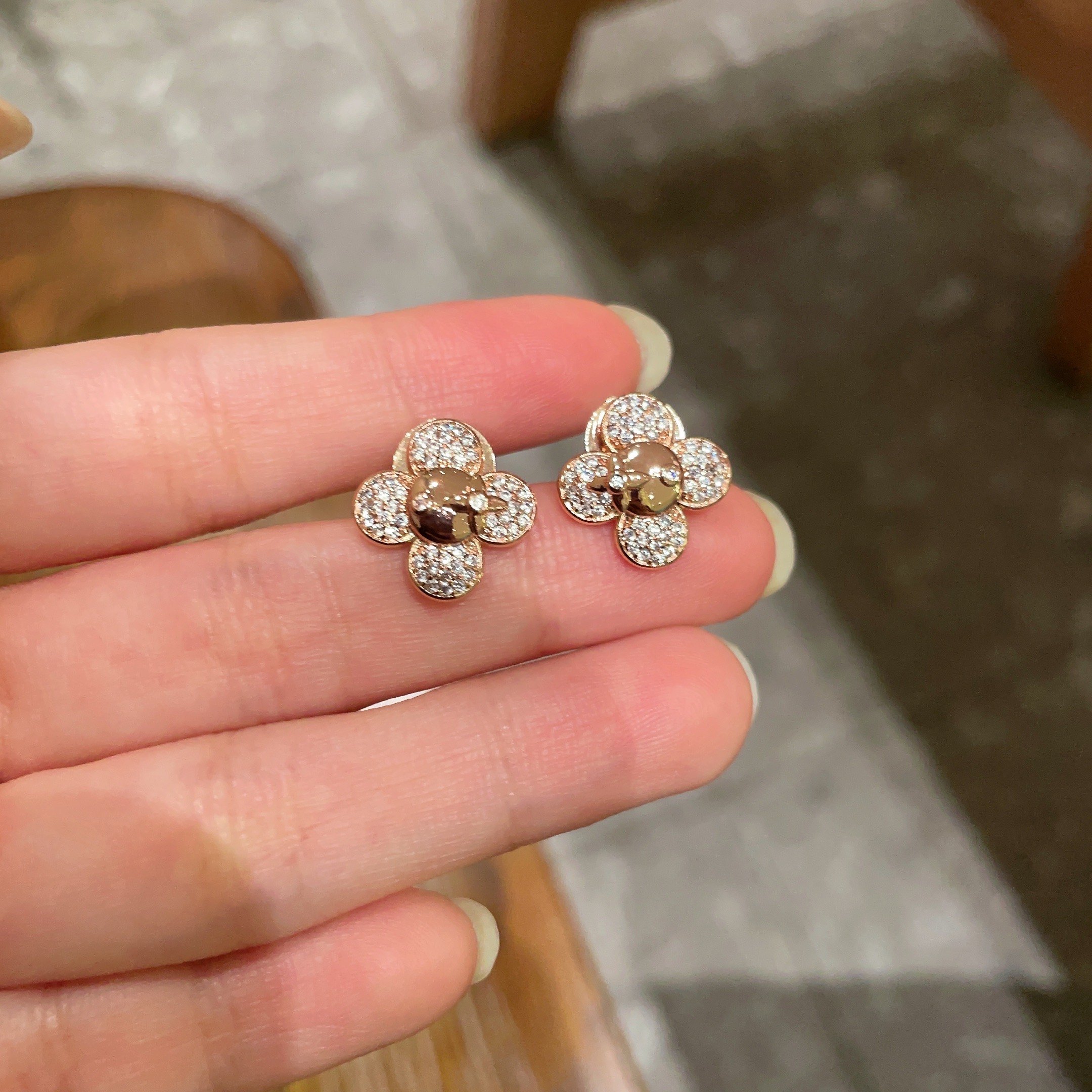 👑Lv 路易威登 2025年早春新品耳钉 经典老花耳环 超精工cnc工艺技术 上身美美哒 特别适合夏日搭