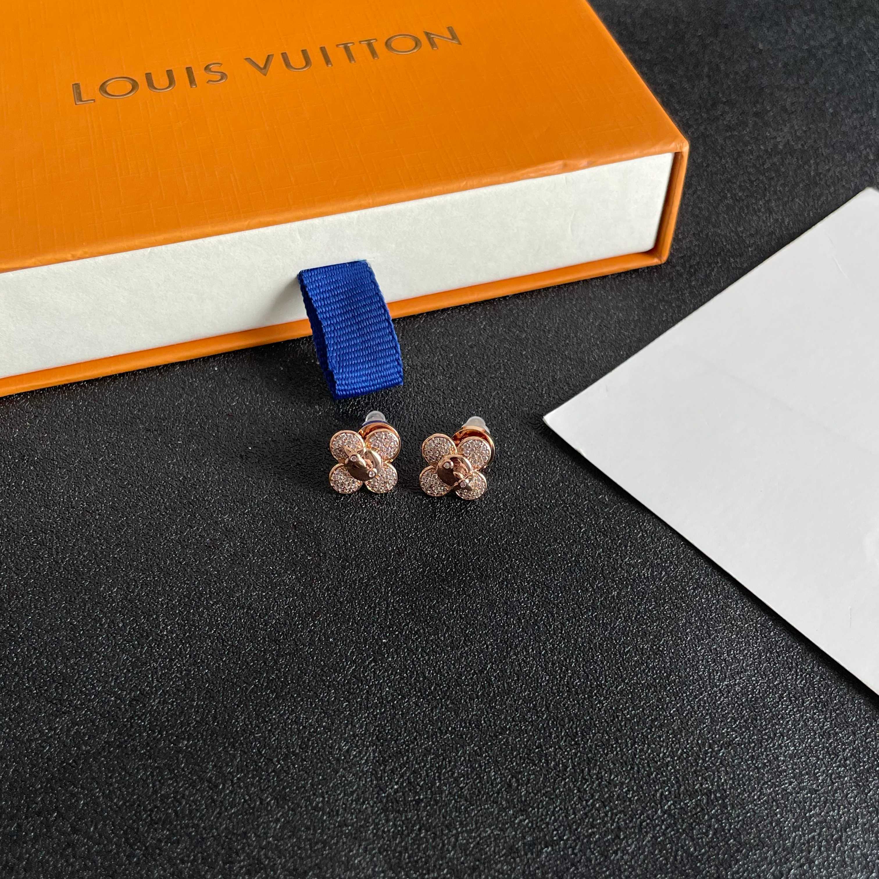 👑Lv 路易威登 2025年早春新品耳钉 经典老花耳环 超精工cnc工艺技术 上身美美哒 特别适合夏日搭