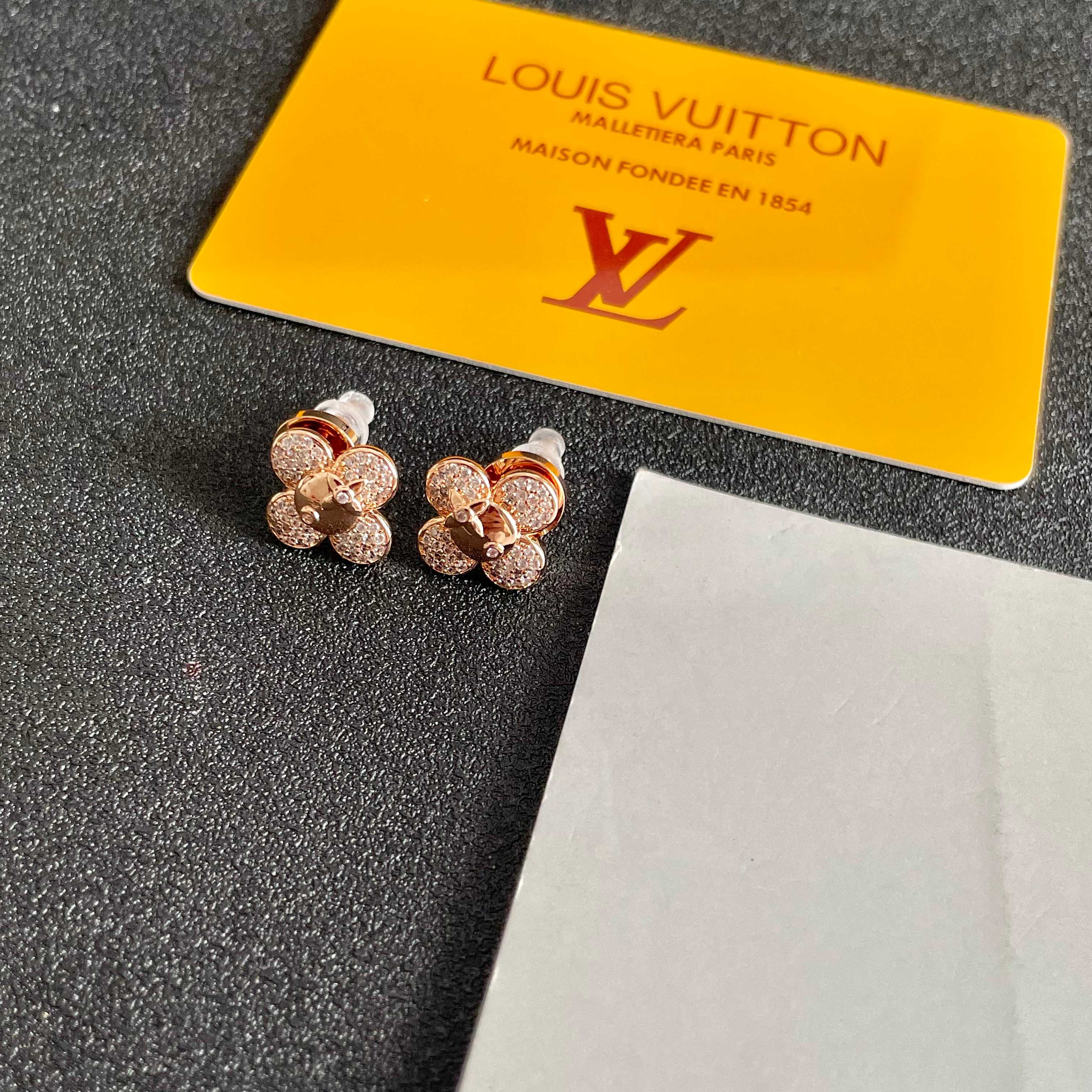 👑Lv 路易威登 2025年早春新品耳钉 经典老花耳环 超精工cnc工艺技术 上身美美哒 特别适合夏日搭