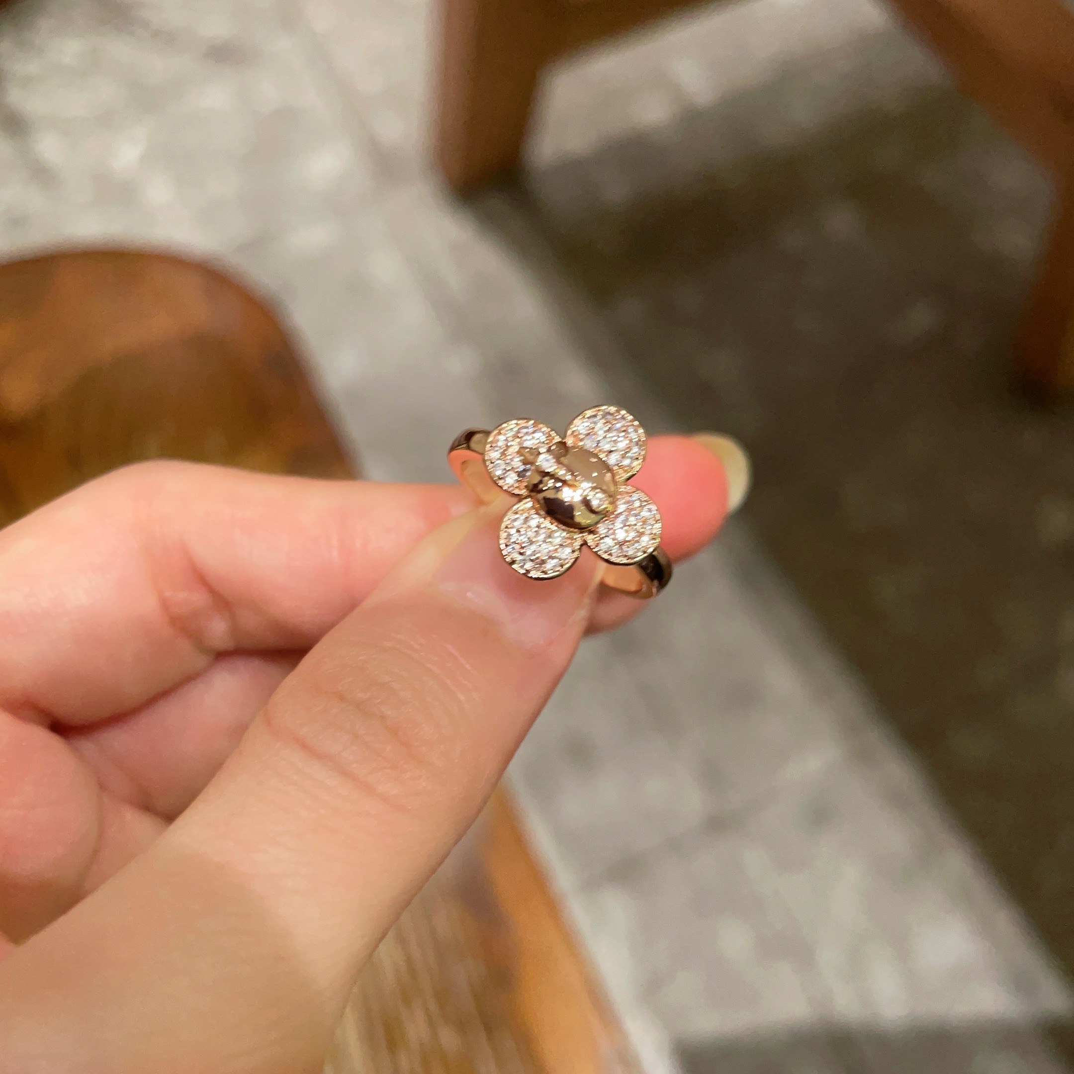 💗新款LV路易威登LouisVuitton进口水钻四叶草🍀系列造型戒指！夏天必备款🥰一戴就忍不住想夸的一