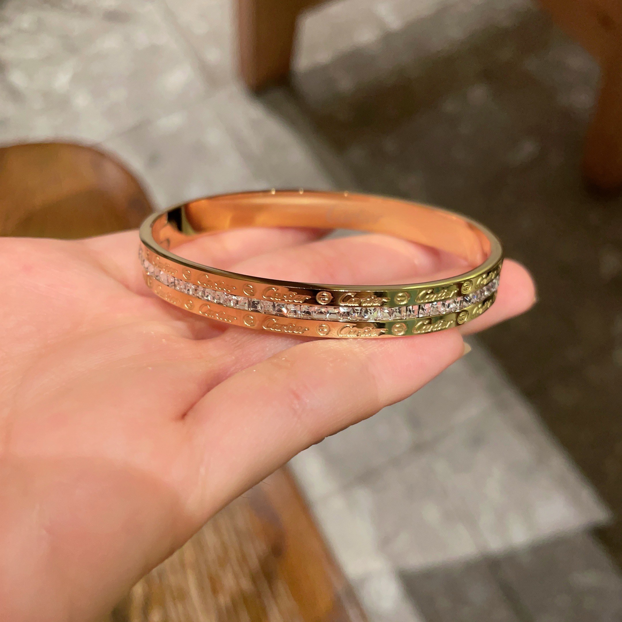 👑Cartier 卡地亚官网最新发布 👉🏻火爆窄版细款中号手镯💥进口精工保色18k💯高端定制👈🏻🙈🙈🙈顶
