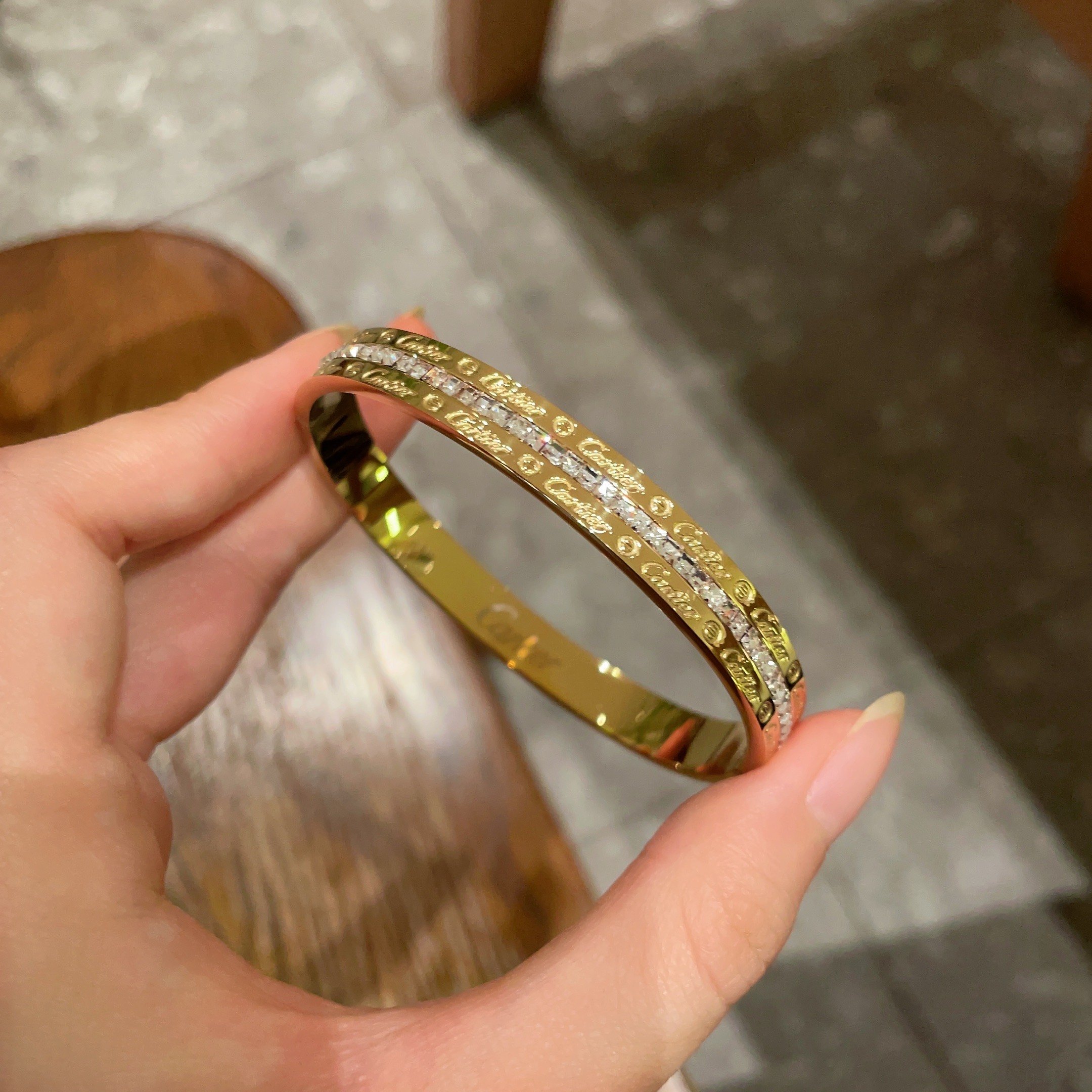 👑Cartier 卡地亚官网最新发布 👉🏻火爆窄版细款中号手镯💥进口精工保色18k💯高端定制👈🏻🙈🙈🙈顶
