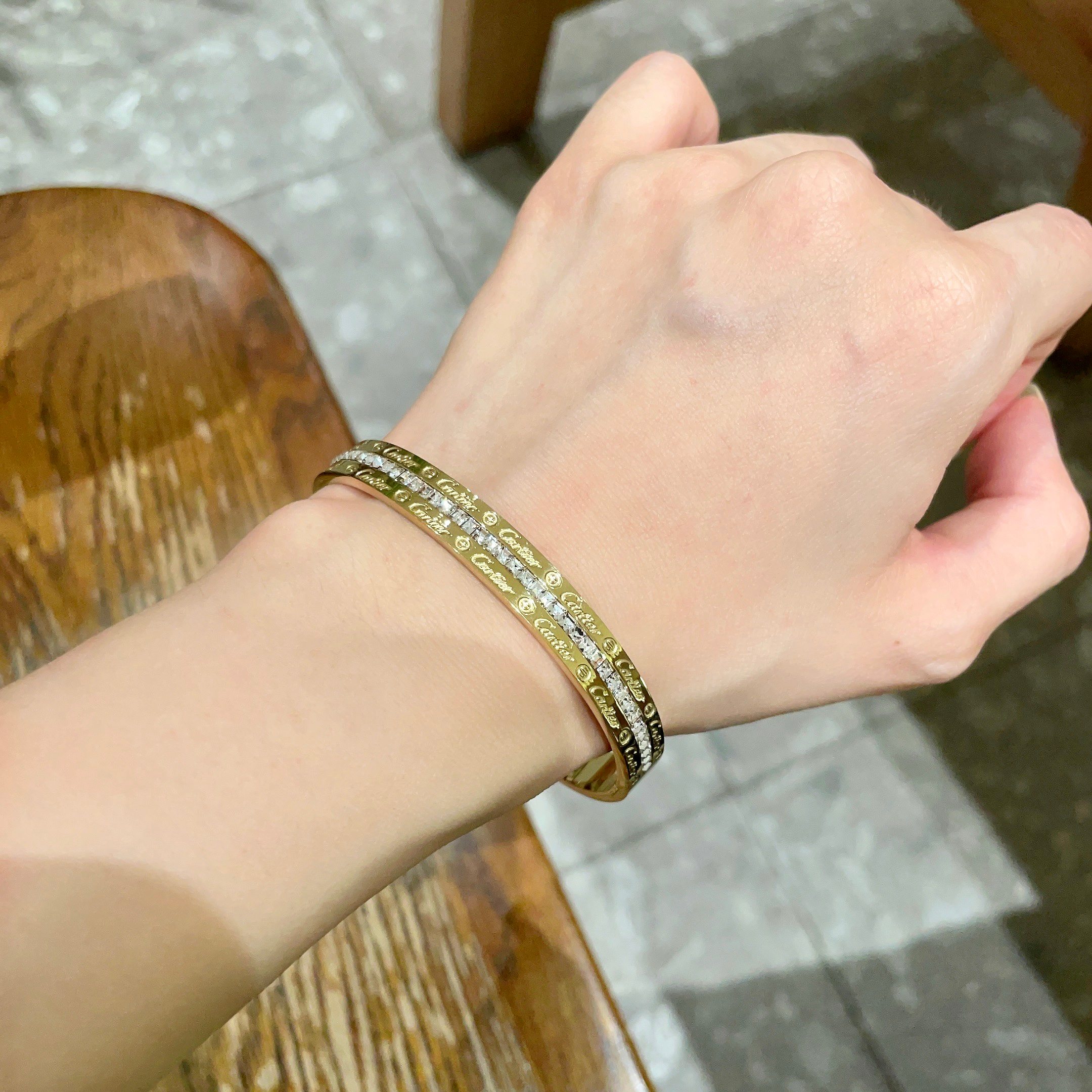 👑Cartier 卡地亚官网最新发布 👉🏻火爆窄版细款中号手镯💥进口精工保色18k💯高端定制👈🏻🙈🙈🙈顶