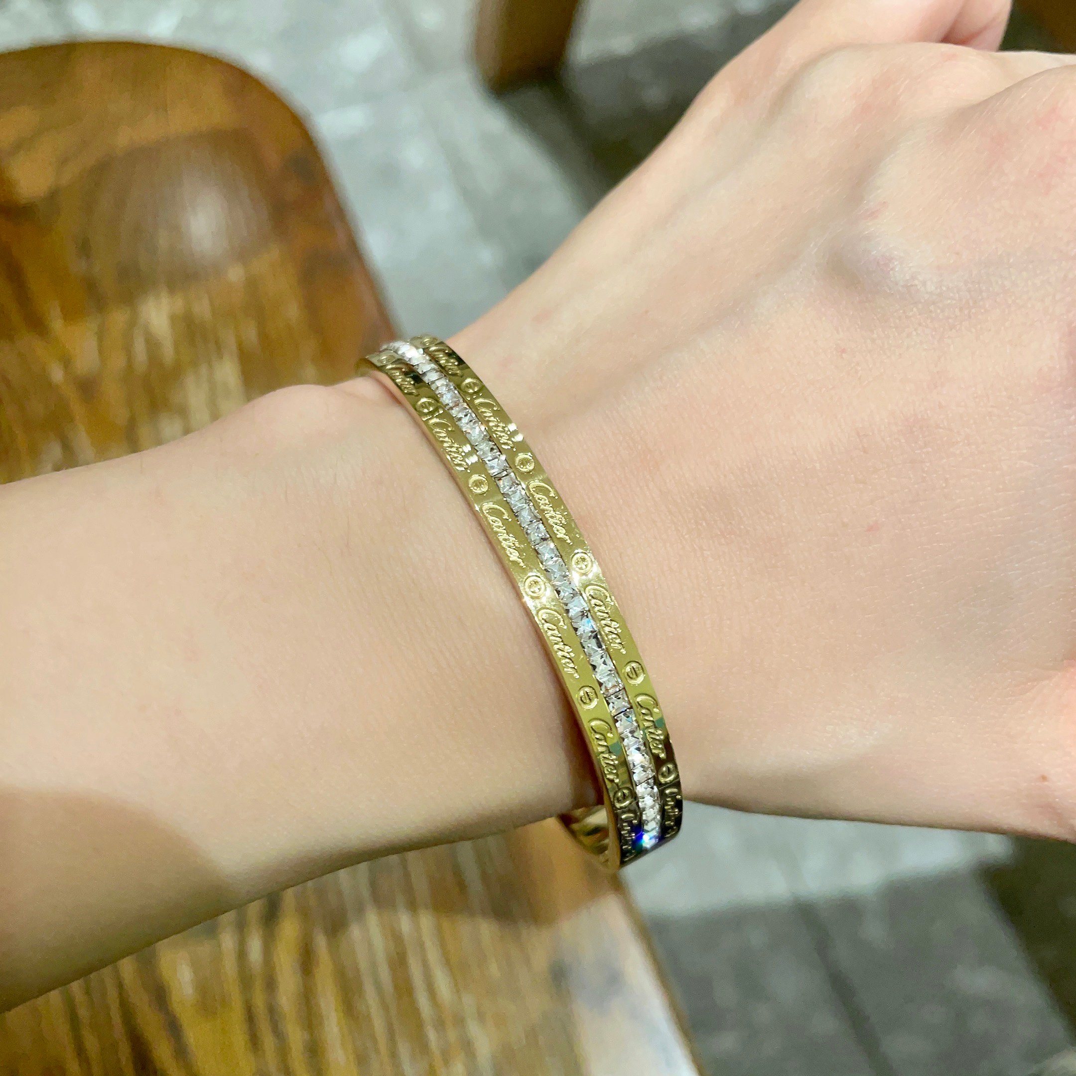 👑Cartier 卡地亚官网最新发布 👉🏻火爆窄版细款中号手镯💥进口精工保色18k💯高端定制👈🏻🙈🙈🙈顶