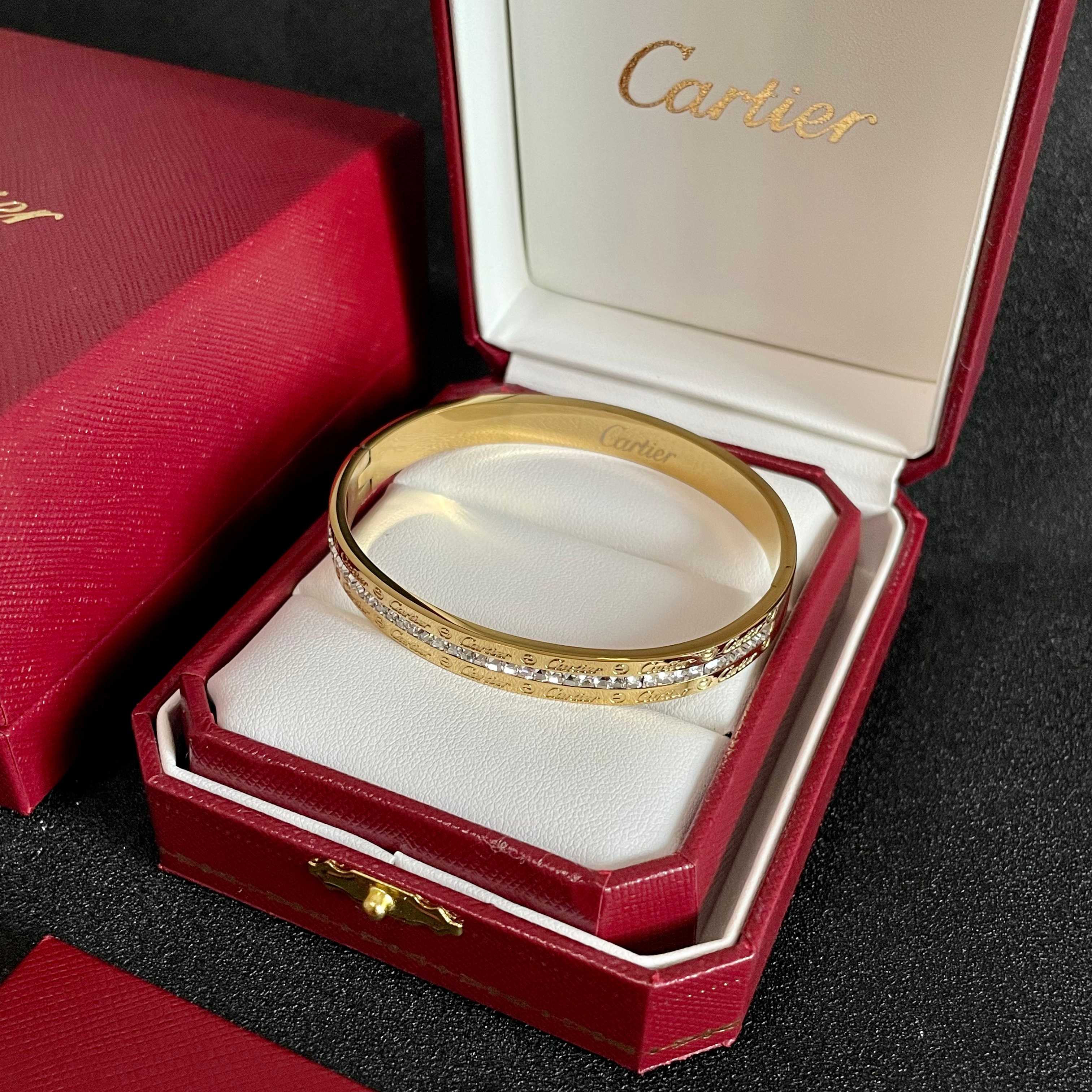 👑Cartier 卡地亚官网最新发布 👉🏻火爆窄版细款中号手镯💥进口精工保色18k💯高端定制👈🏻🙈🙈🙈顶