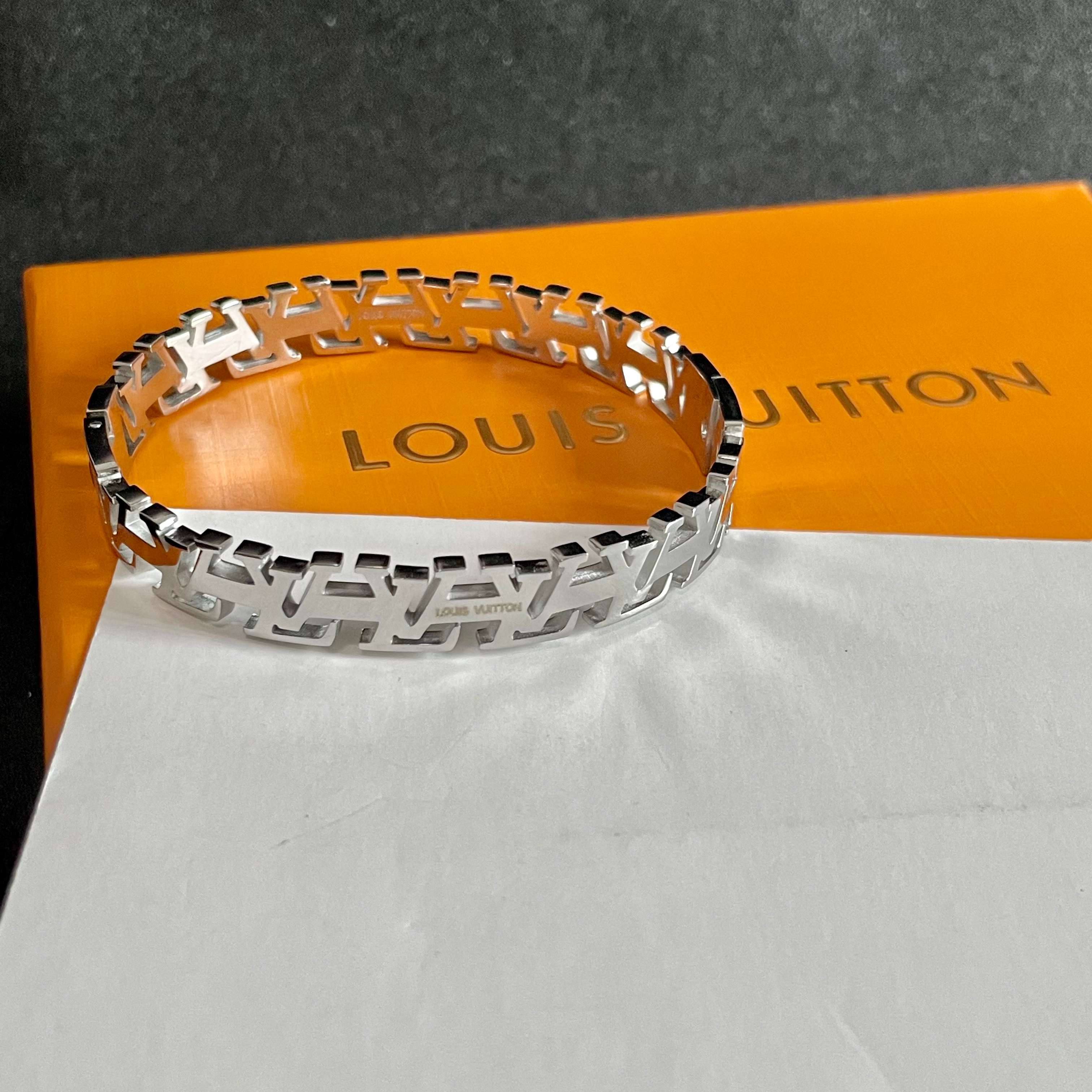 💥新品😍 原单货 LV字母印花雕刻带logo镂空手镯🔹🔹Louis Vuitton 路易威登 🔹专柜一致