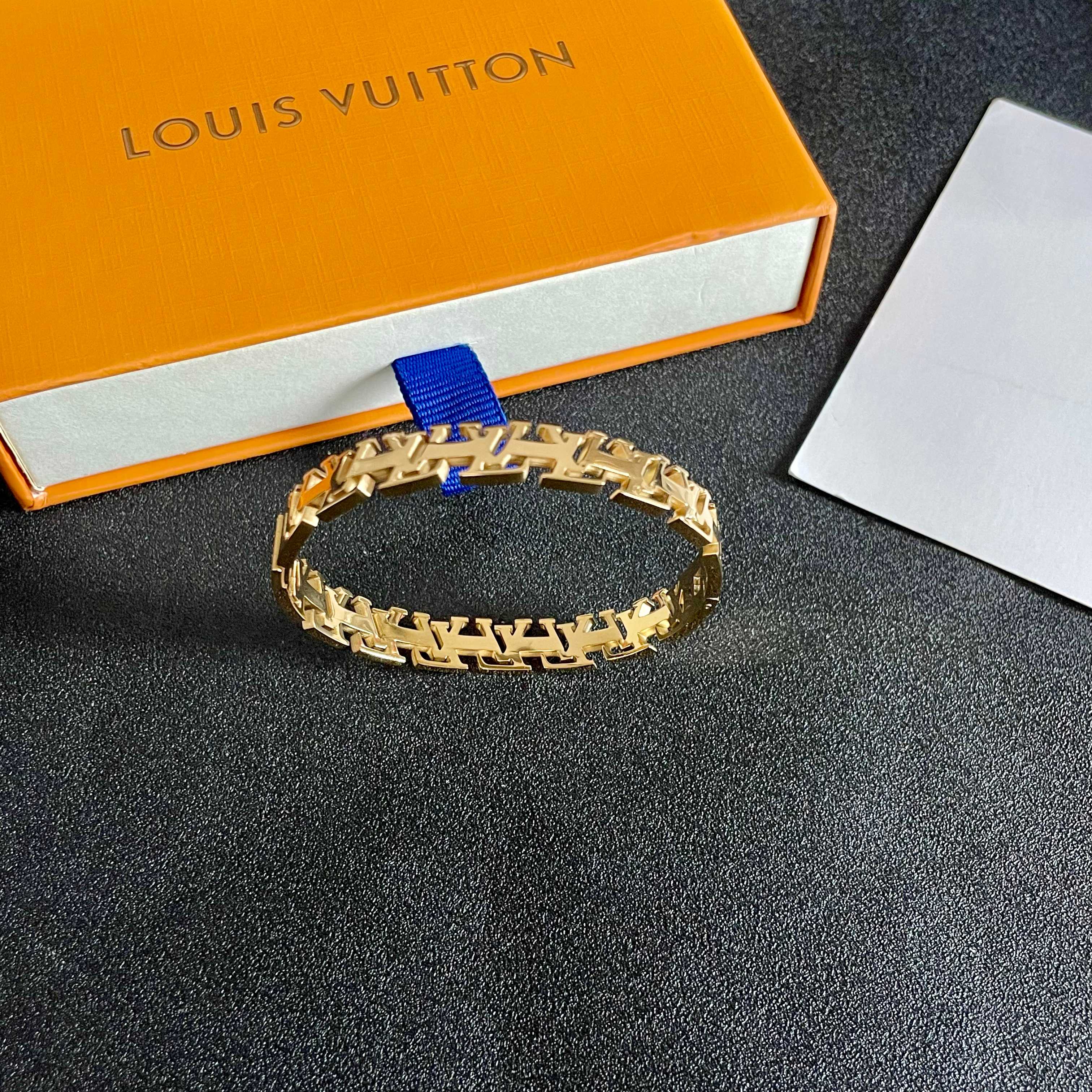 💥新品😍 原单货 LV字母印花雕刻带logo镂空手镯🔹🔹Louis Vuitton 路易威登 🔹专柜一致