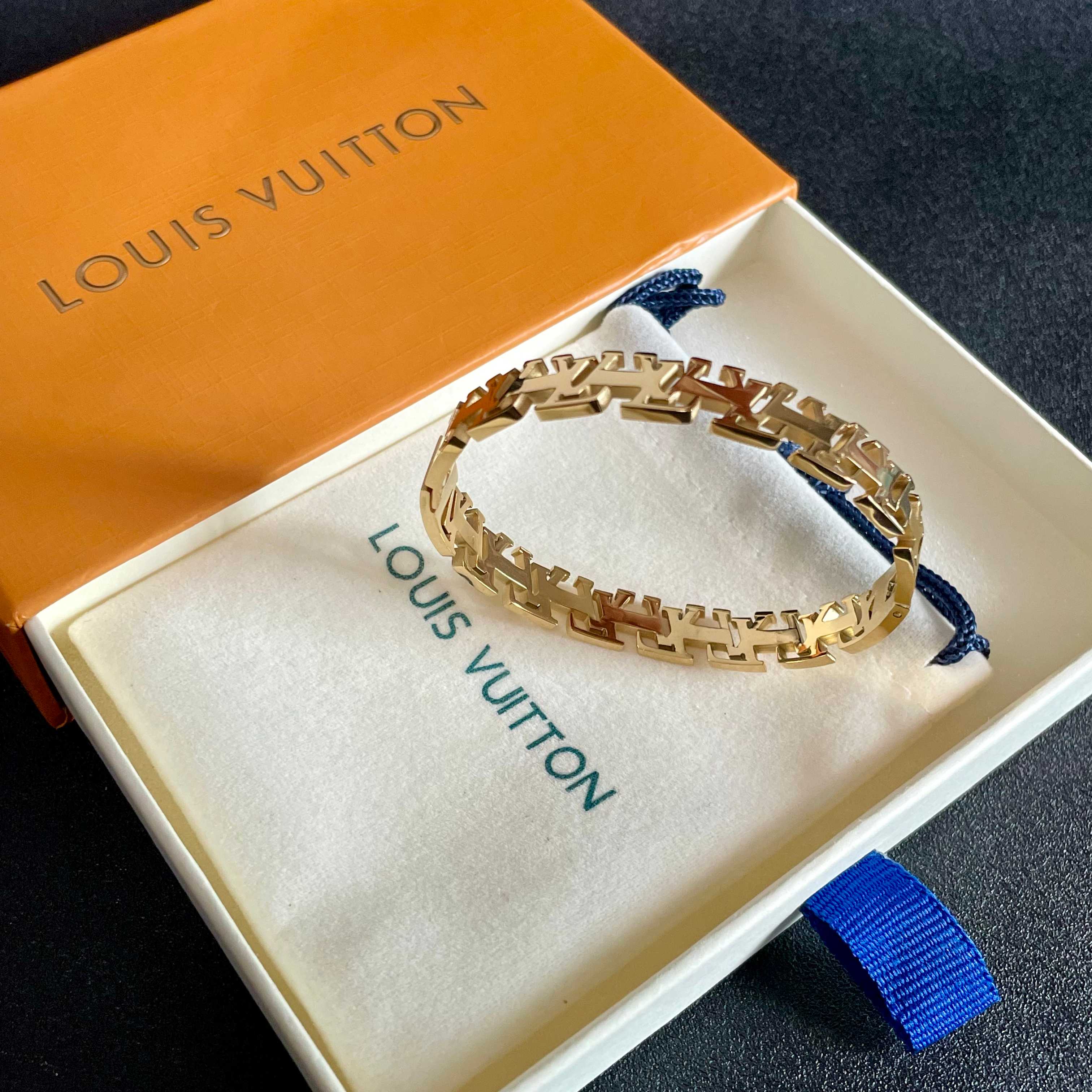 💥新品😍 原单货 LV字母印花雕刻带logo镂空手镯🔹🔹Louis Vuitton 路易威登 🔹专柜一致