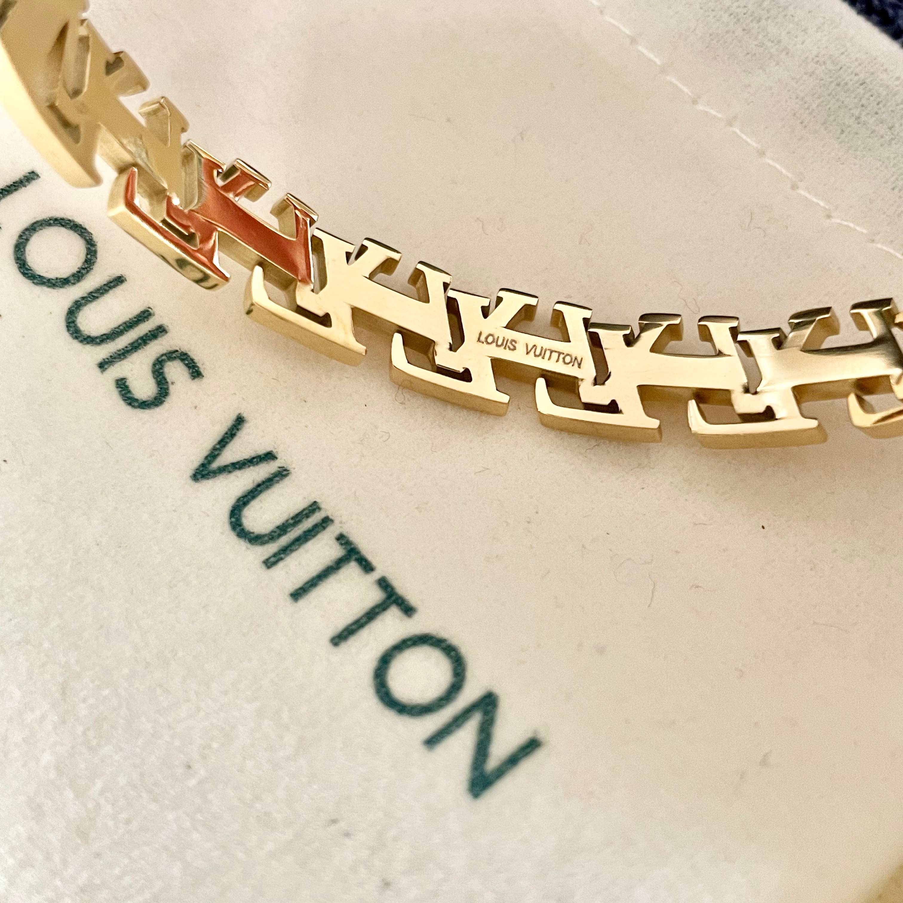 💥新品😍 原单货 LV字母印花雕刻带logo镂空手镯🔹🔹Louis Vuitton 路易威登 🔹专柜一致