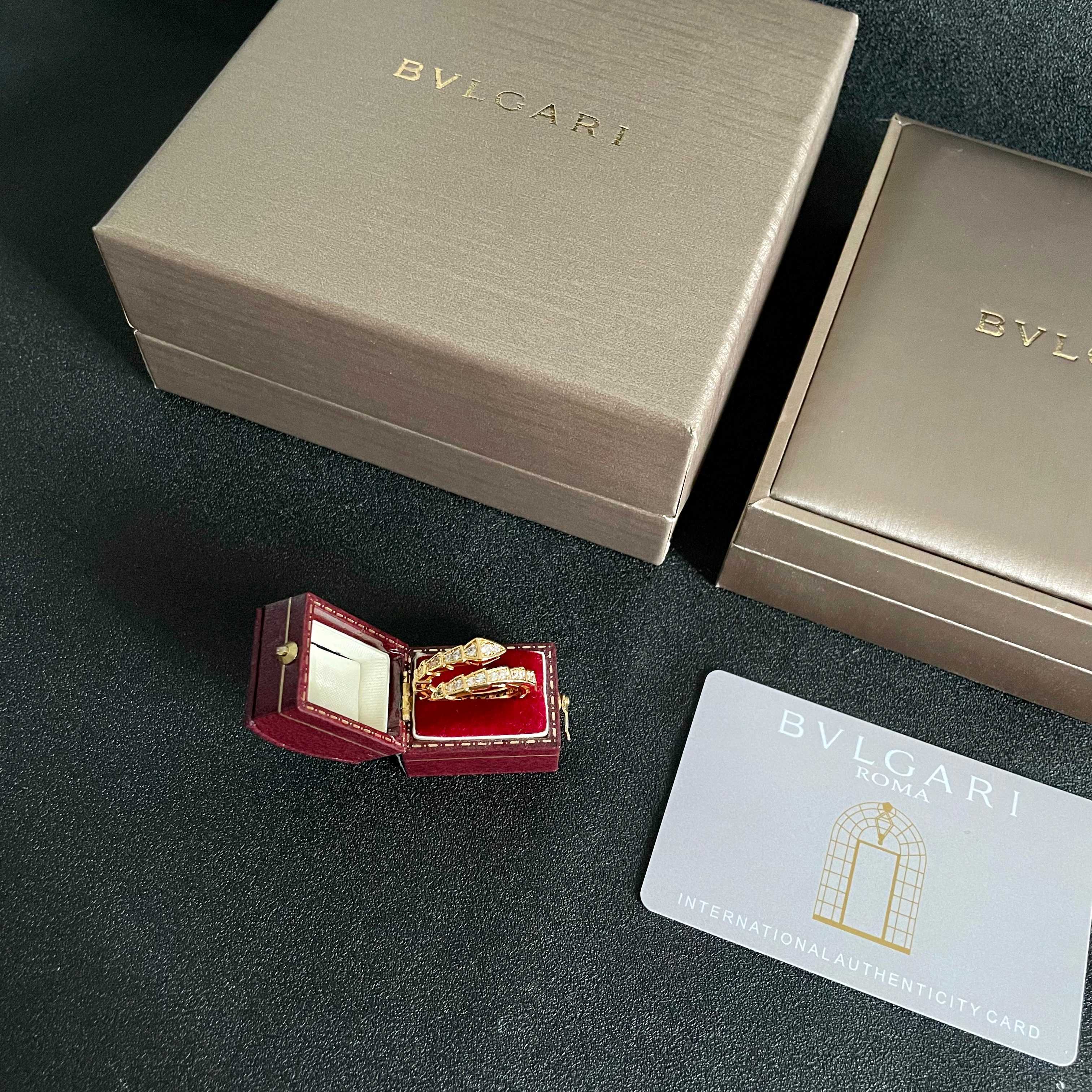  BVLGARI 宝格丽 SPerPenti ViPer 系列蛇骨戒指光面半密镶鳞片蛇骨戒指绝对的拔草一
