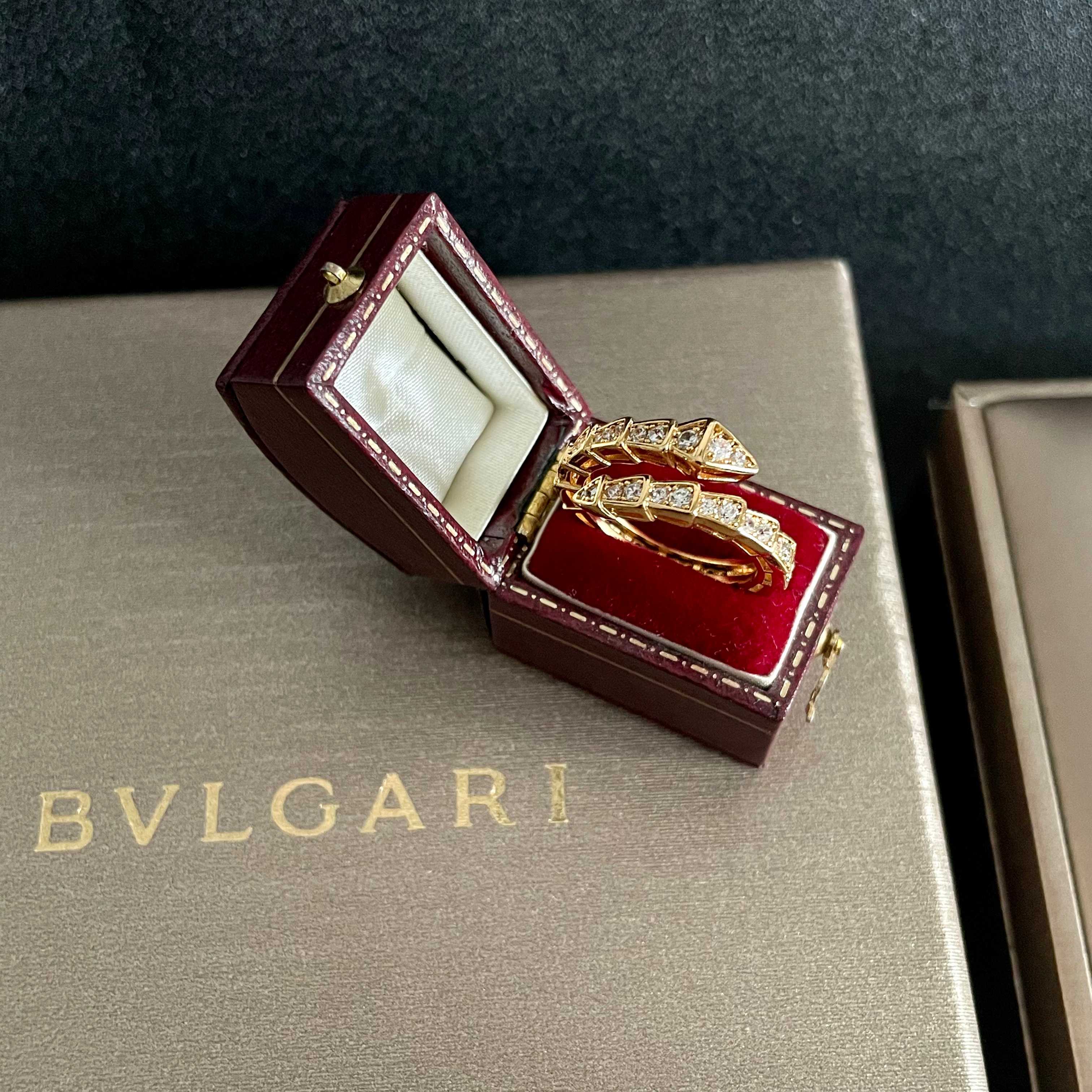  BVLGARI 宝格丽 SPerPenti ViPer 系列蛇骨戒指光面半密镶鳞片蛇骨戒指绝对的拔草一