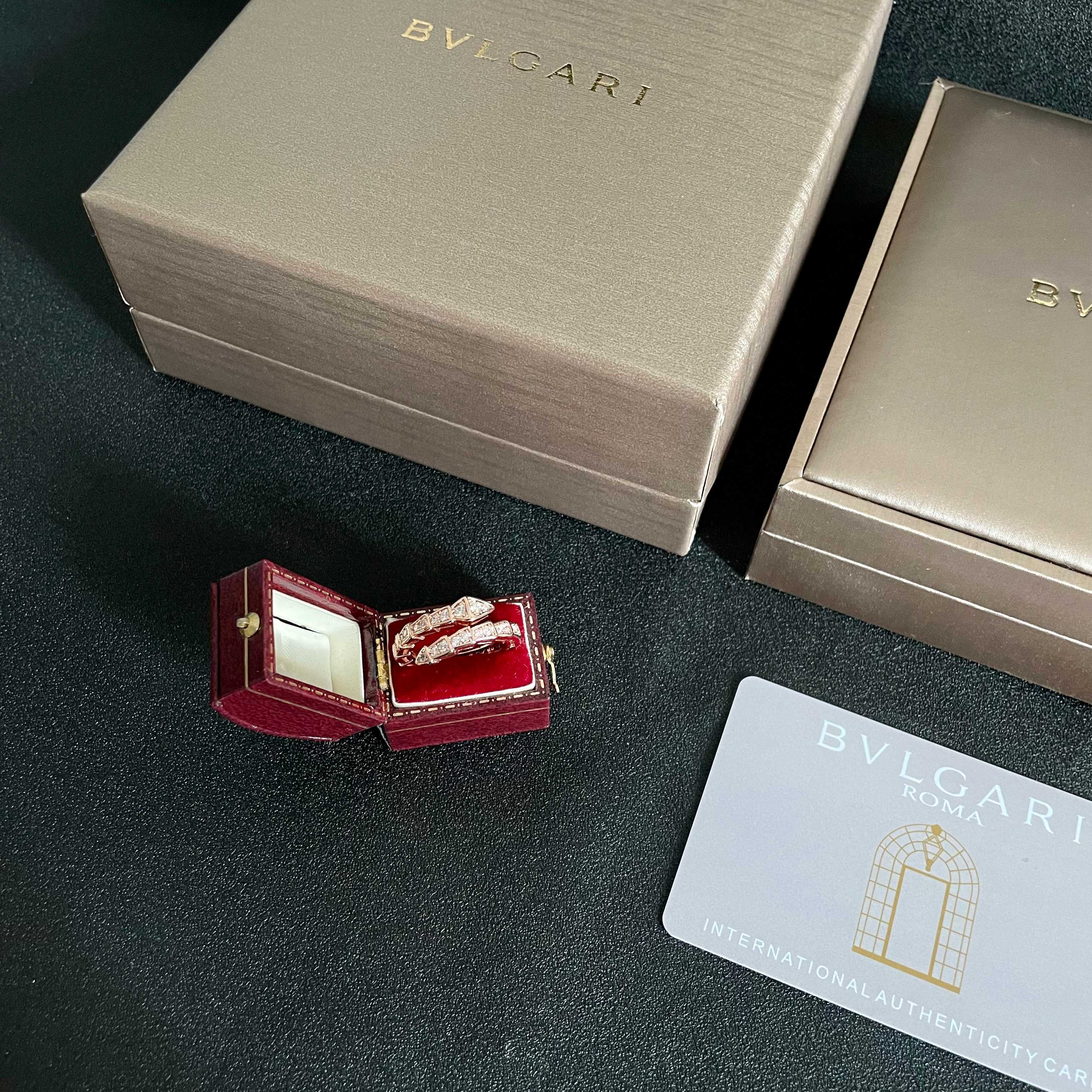  BVLGARI 宝格丽 SPerPenti ViPer 系列蛇骨戒指光面半密镶鳞片蛇骨戒指绝对的拔草一