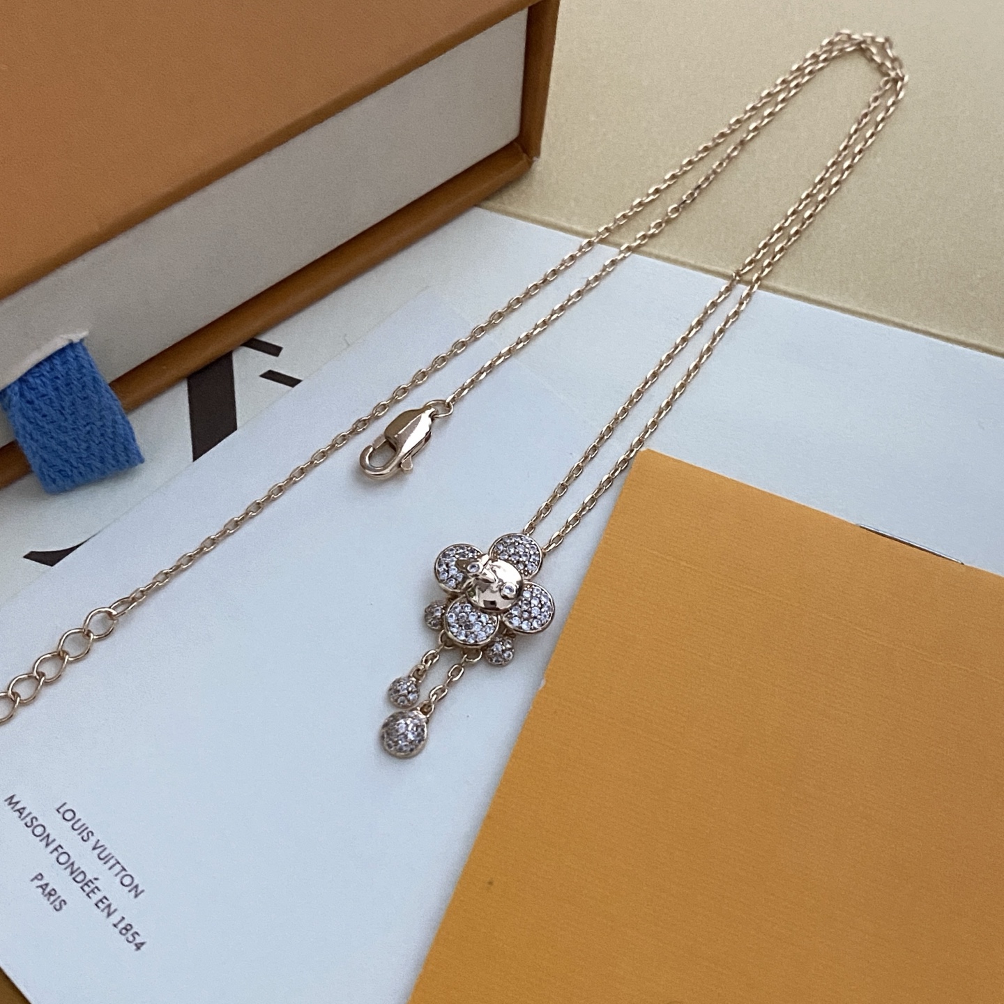 💥💥Louis Vuitton 路易威登 设计独特 (用LV经典之作图形理念)👋好看🧚‍♀️项链 超级无