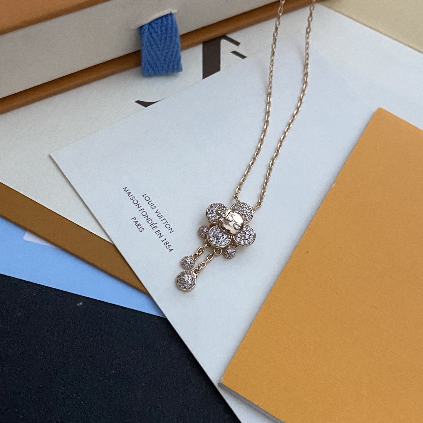 💥💥Louis Vuitton 路易威登 设计独特 (用LV经典之作图形理念)👋好看🧚‍♀️项链 超级无