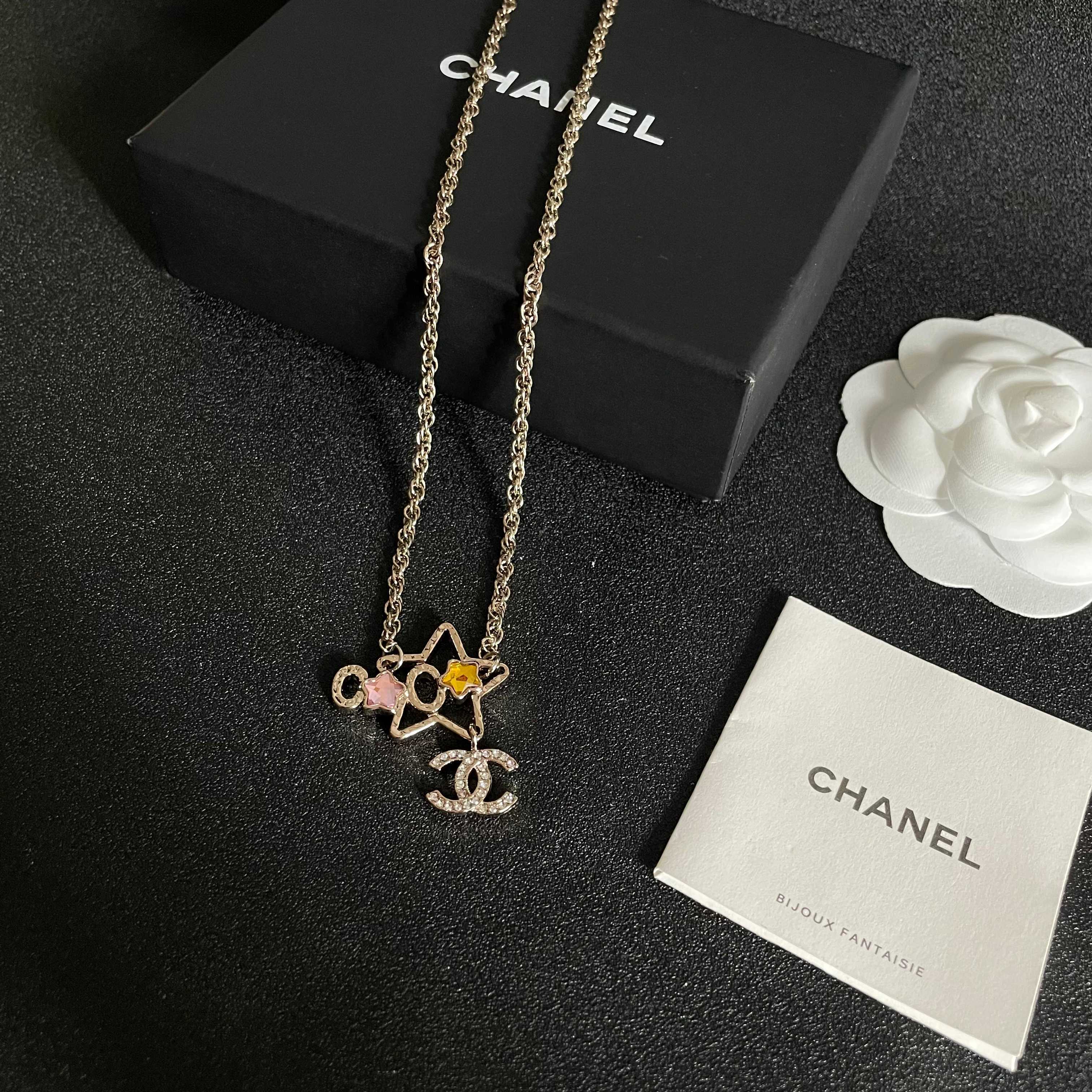  Chanel香奈儿 中古 项链👀小香家的款式真心无需多介绍😘🎶每一款都超好看，精致大方，非常显气质。