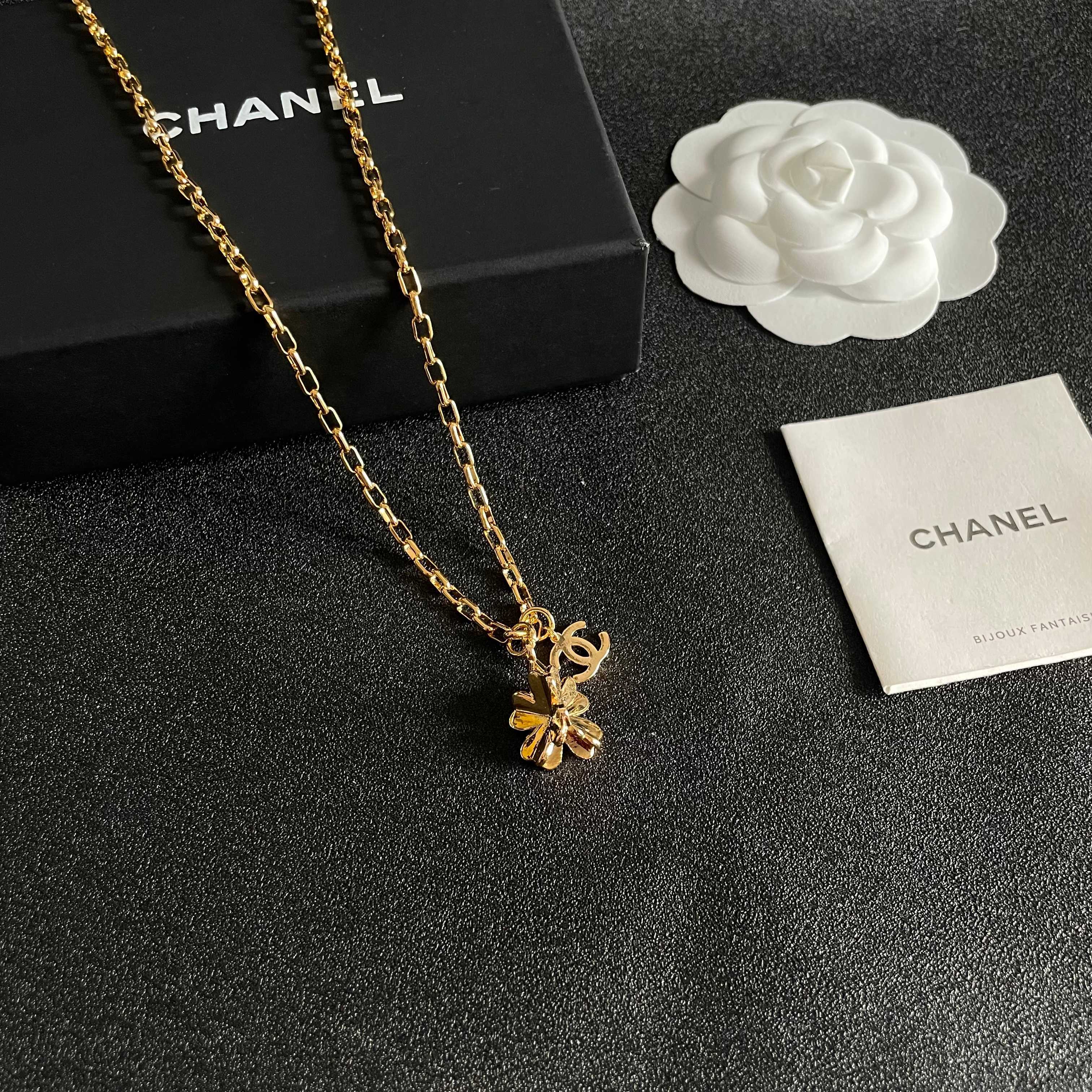  Chanel香奈儿 中古 项链👀小香家的款式真心无需多介绍😘🎶每一款都超好看，精致大方，非常显气质。