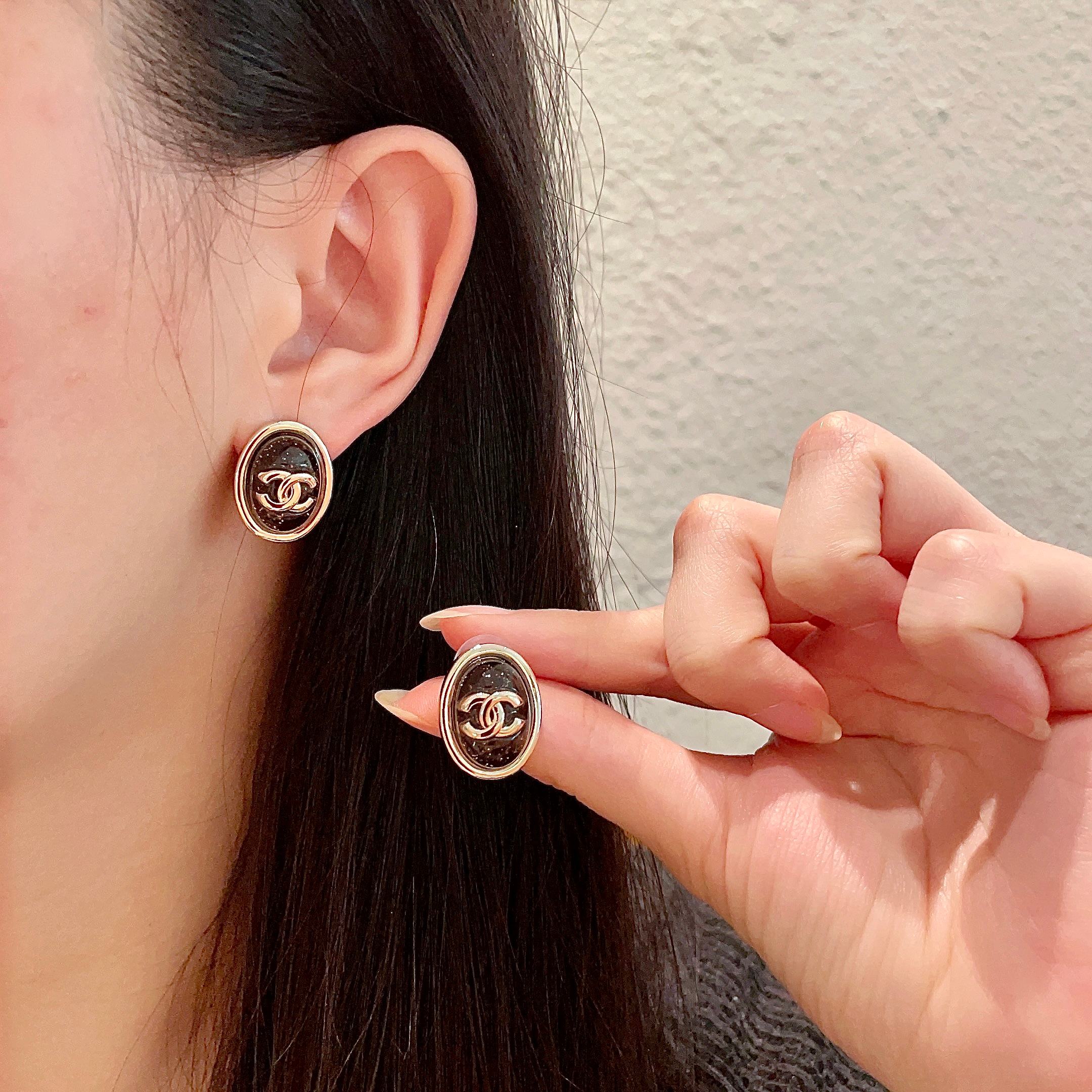  Chanel香奈儿 中古 双C耳钉👀原版复刻logo 小香家的款式真心无需多介绍😘🎶每一款都超好看，精