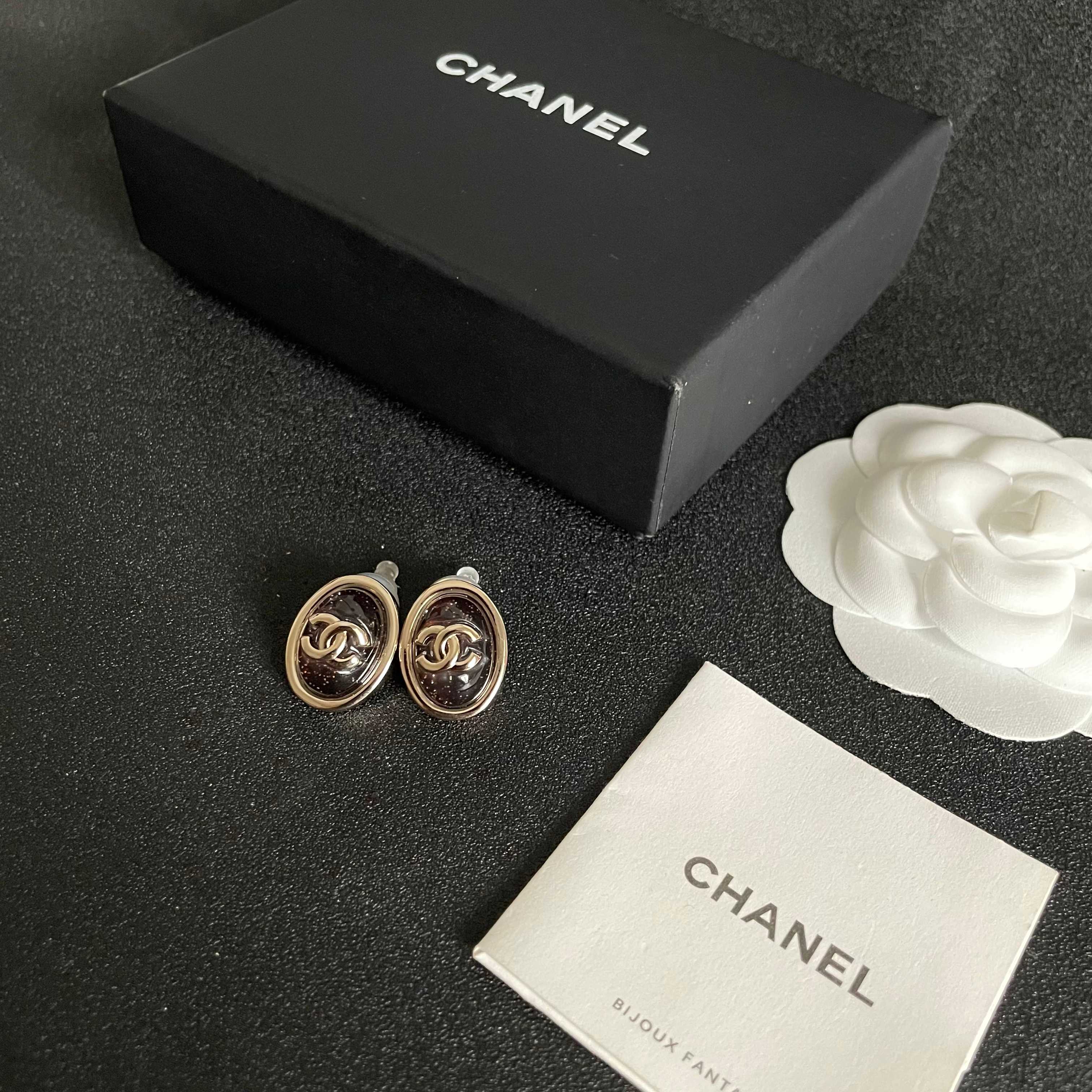  Chanel香奈儿 中古 双C耳钉👀原版复刻logo 小香家的款式真心无需多介绍😘🎶每一款都超好看，精