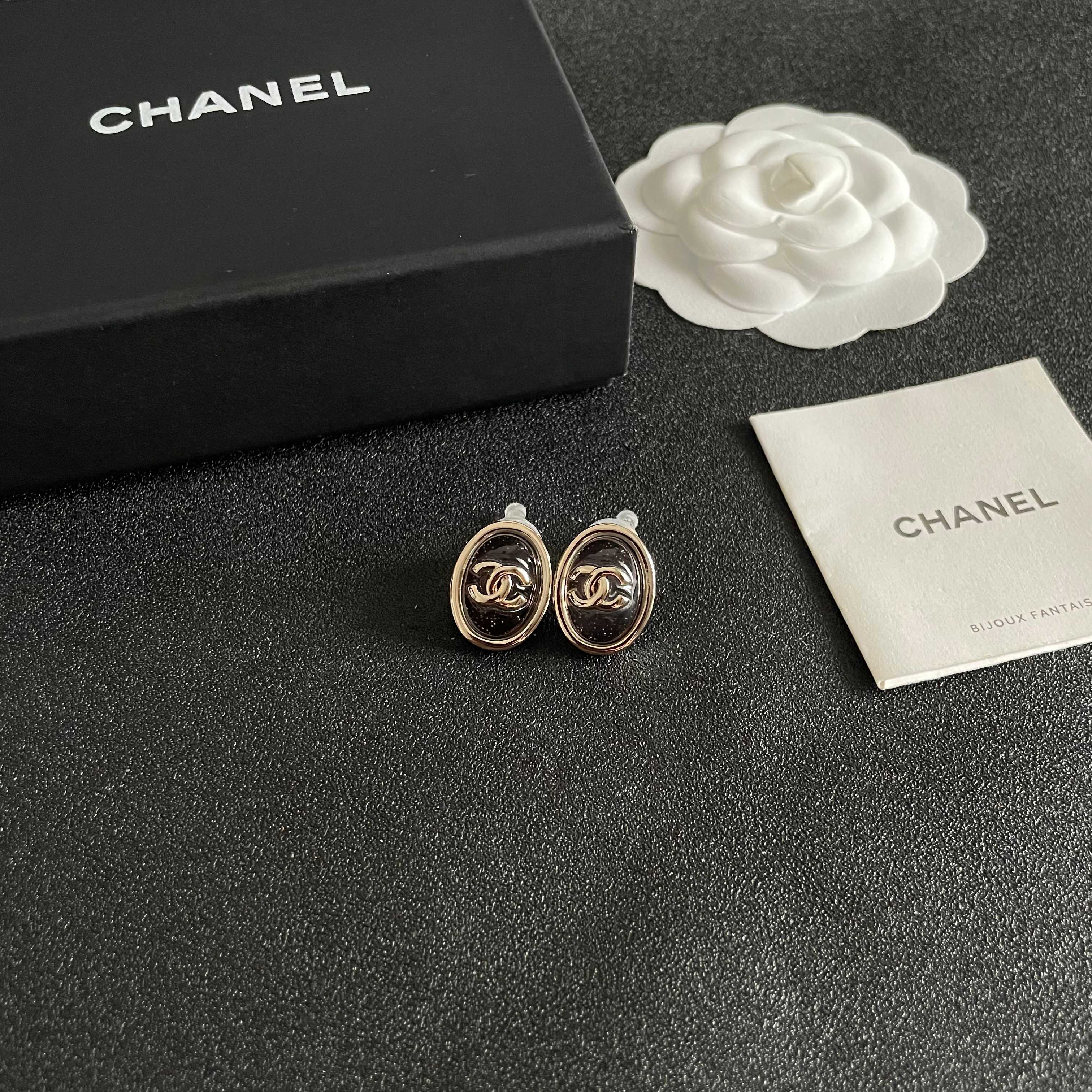  Chanel香奈儿 中古 双C耳钉👀原版复刻logo 小香家的款式真心无需多介绍😘🎶每一款都超好看，精