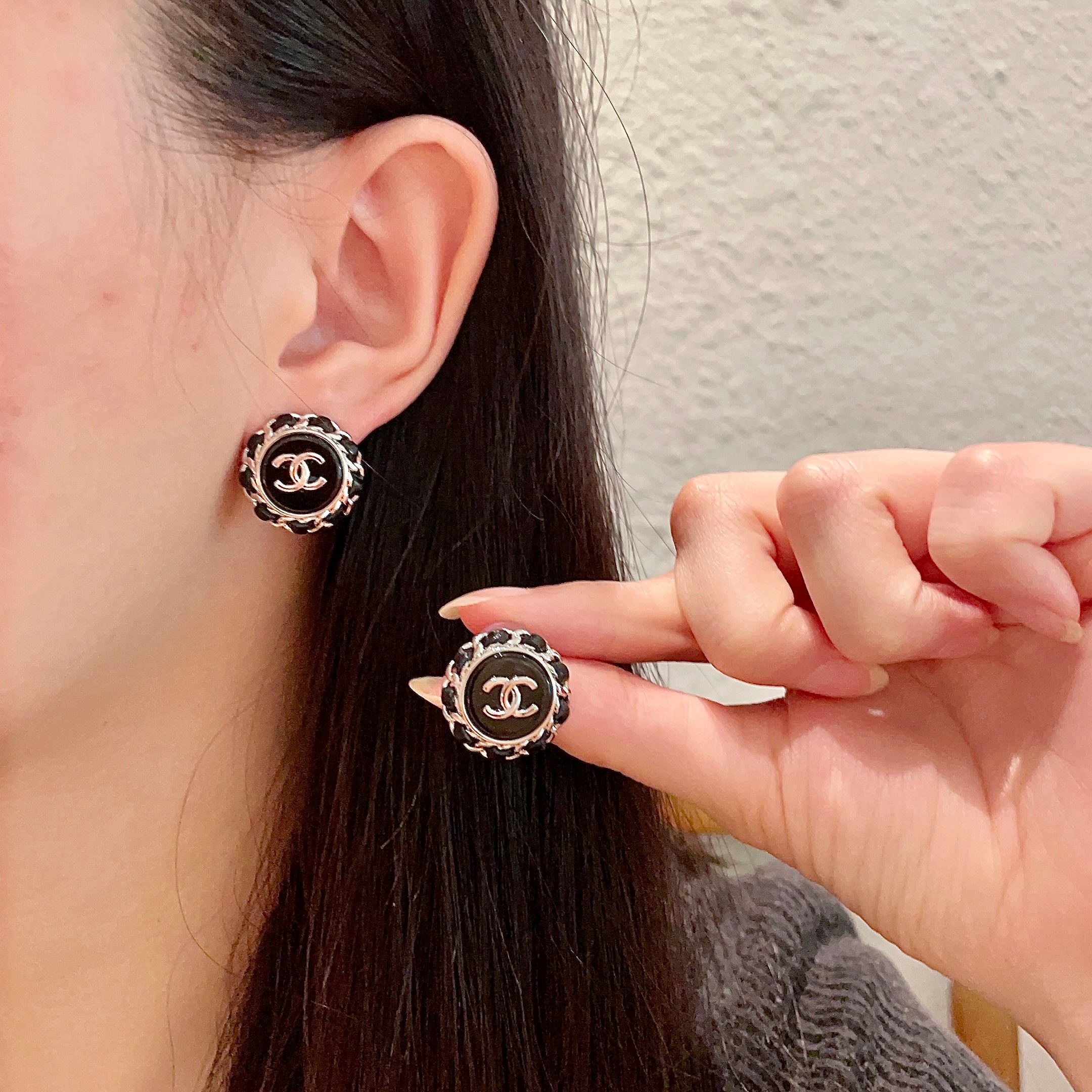  Chanel香奈儿 中古 双C耳钉👀原版复刻logo 小香家的款式真心无需多介绍😘🎶每一款都超好看，精