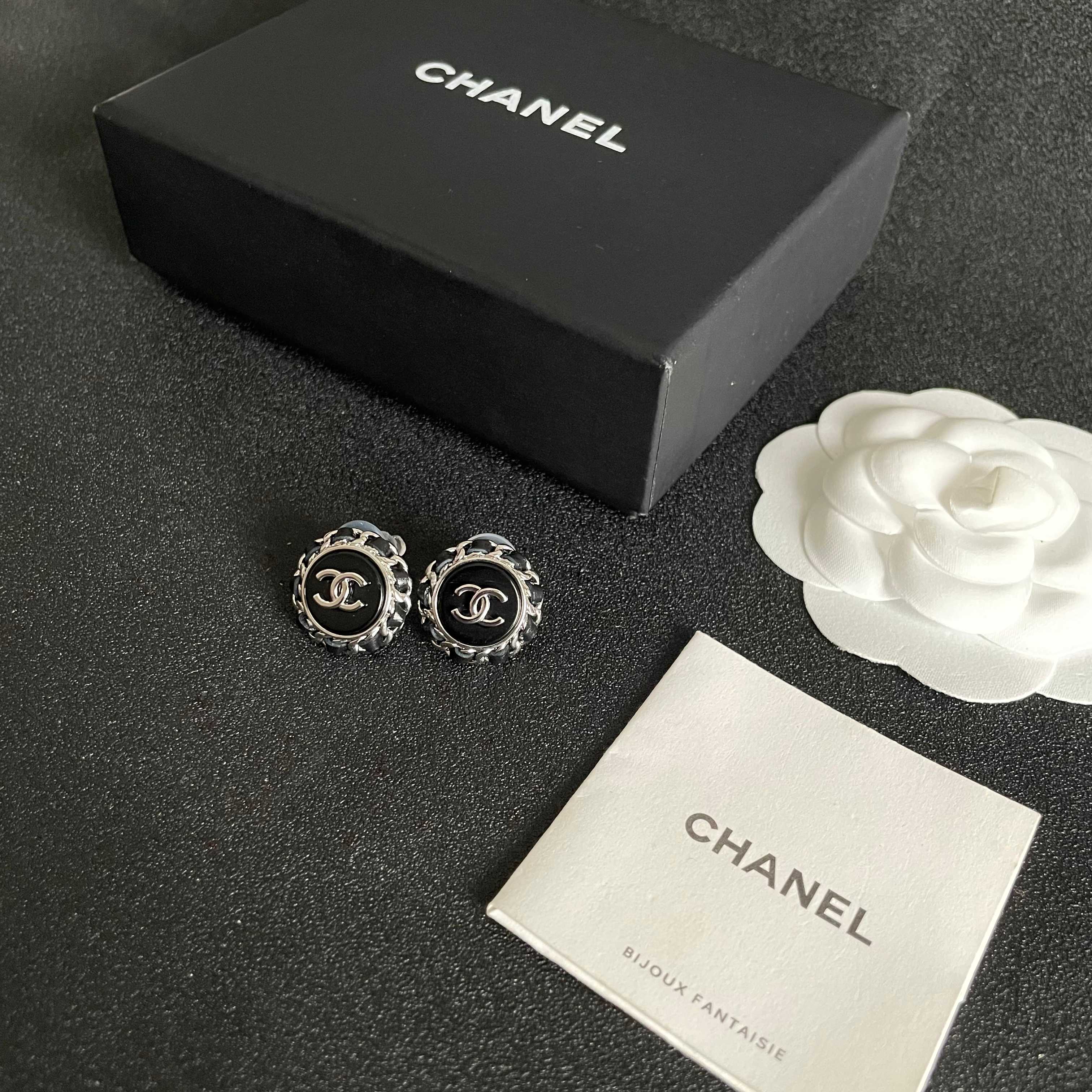  Chanel香奈儿 中古 双C耳钉👀原版复刻logo 小香家的款式真心无需多介绍😘🎶每一款都超好看，精