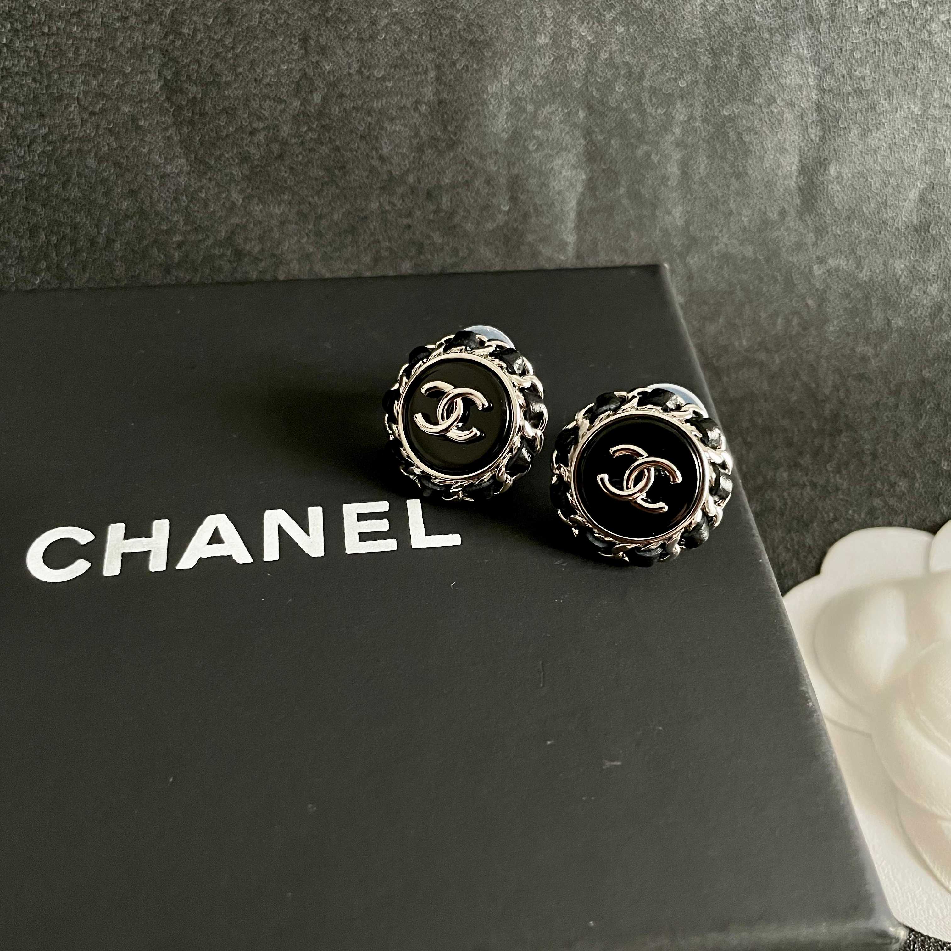  Chanel香奈儿 中古 双C耳钉👀原版复刻logo 小香家的款式真心无需多介绍😘🎶每一款都超好看，精
