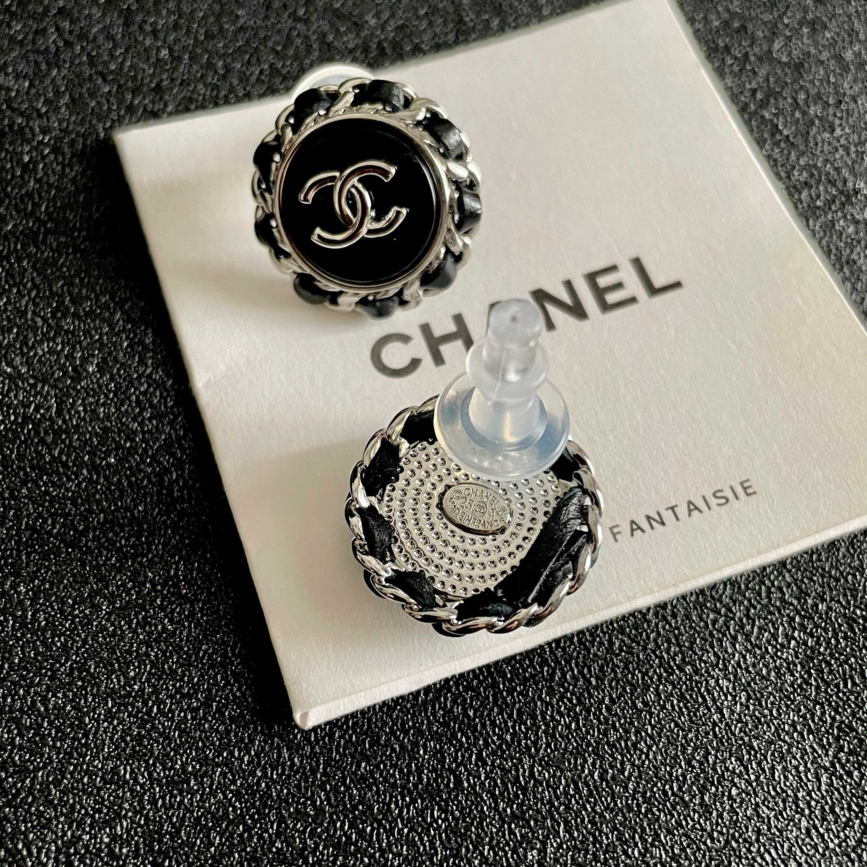  Chanel香奈儿 中古 双C耳钉👀原版复刻logo 小香家的款式真心无需多介绍😘🎶每一款都超好看，精