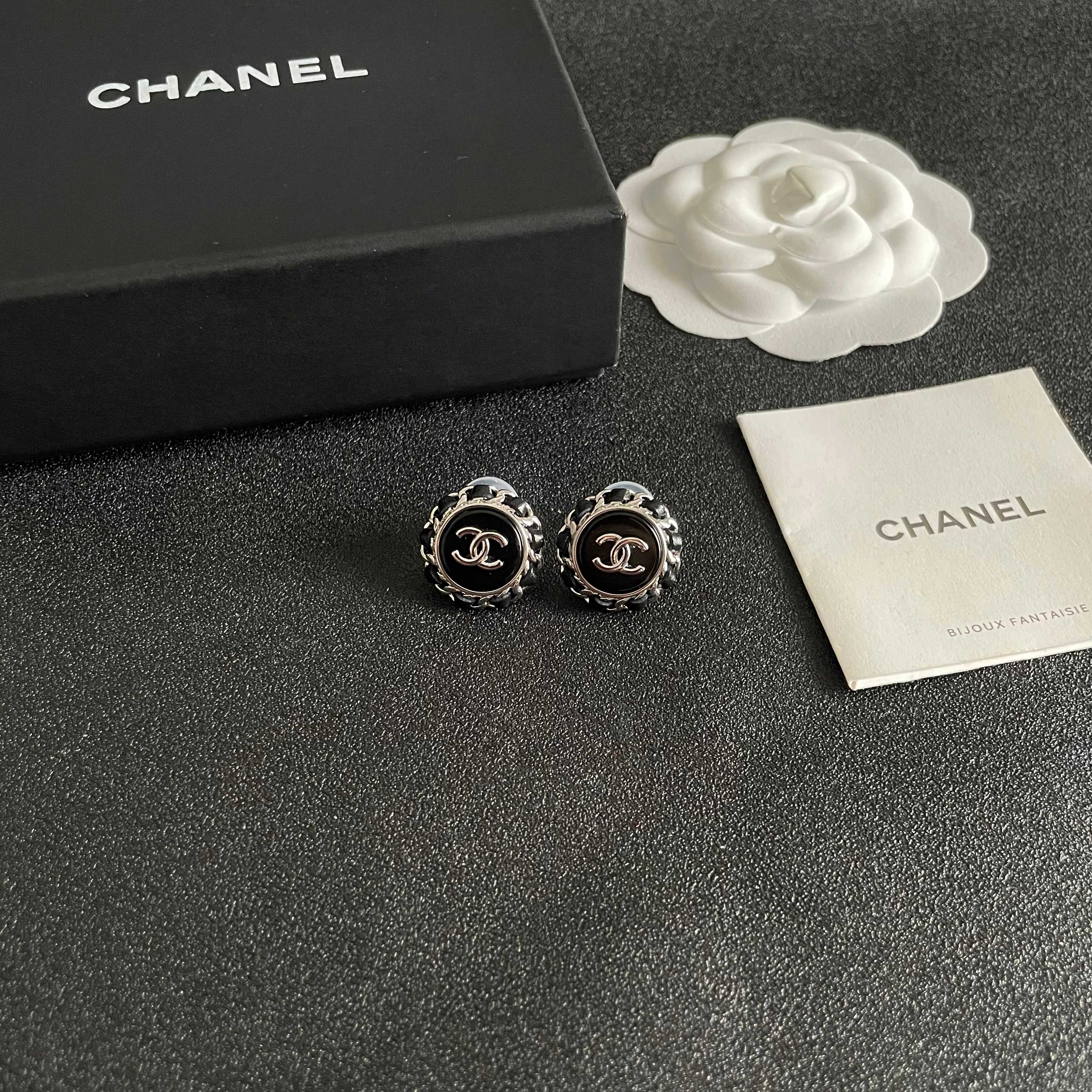  Chanel香奈儿 中古 双C耳钉👀原版复刻logo 小香家的款式真心无需多介绍😘🎶每一款都超好看，精