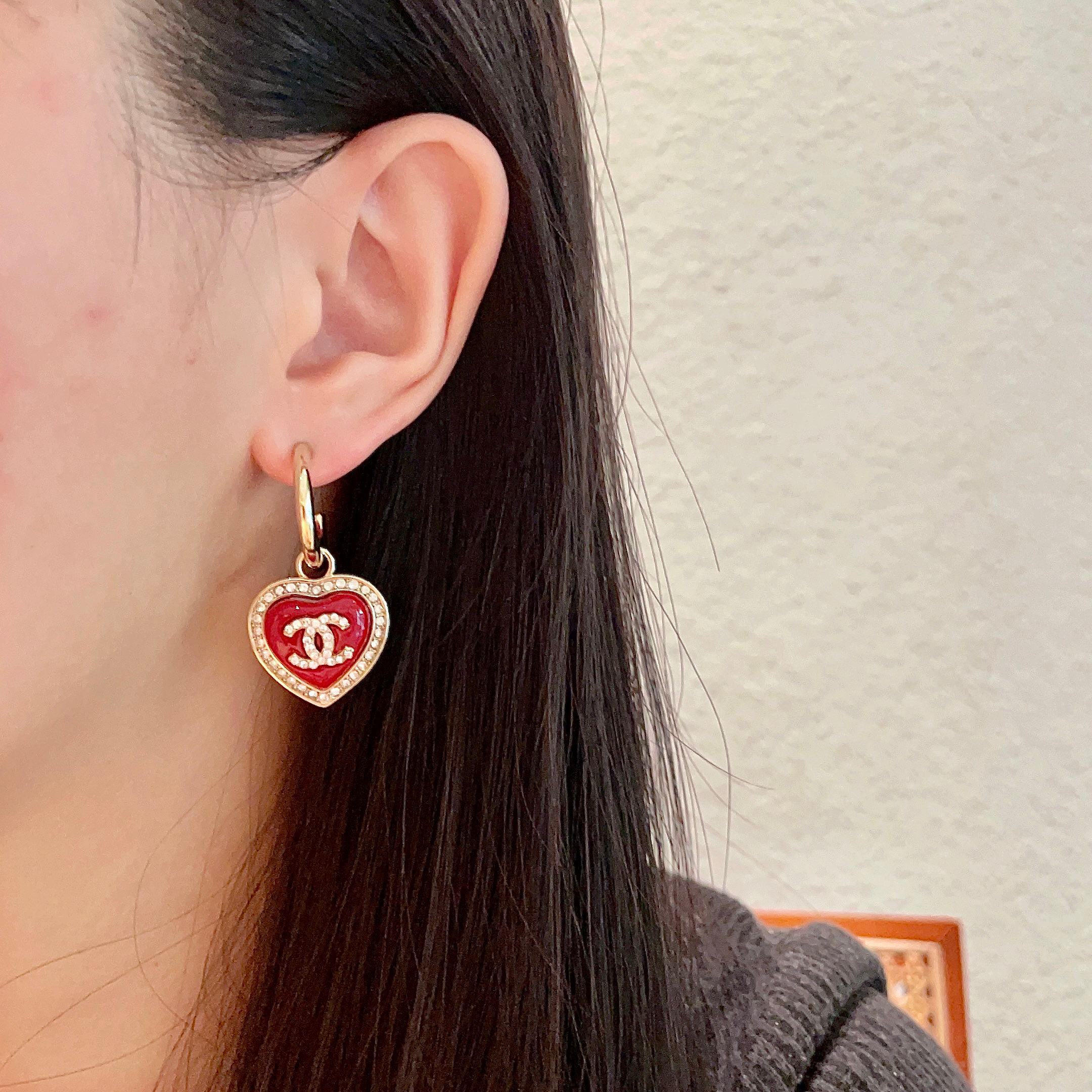  Chanel香奈儿 中古 双C耳钉👀原版复刻logo 小香家的款式真心无需多介绍😘🎶每一款都超好看，精