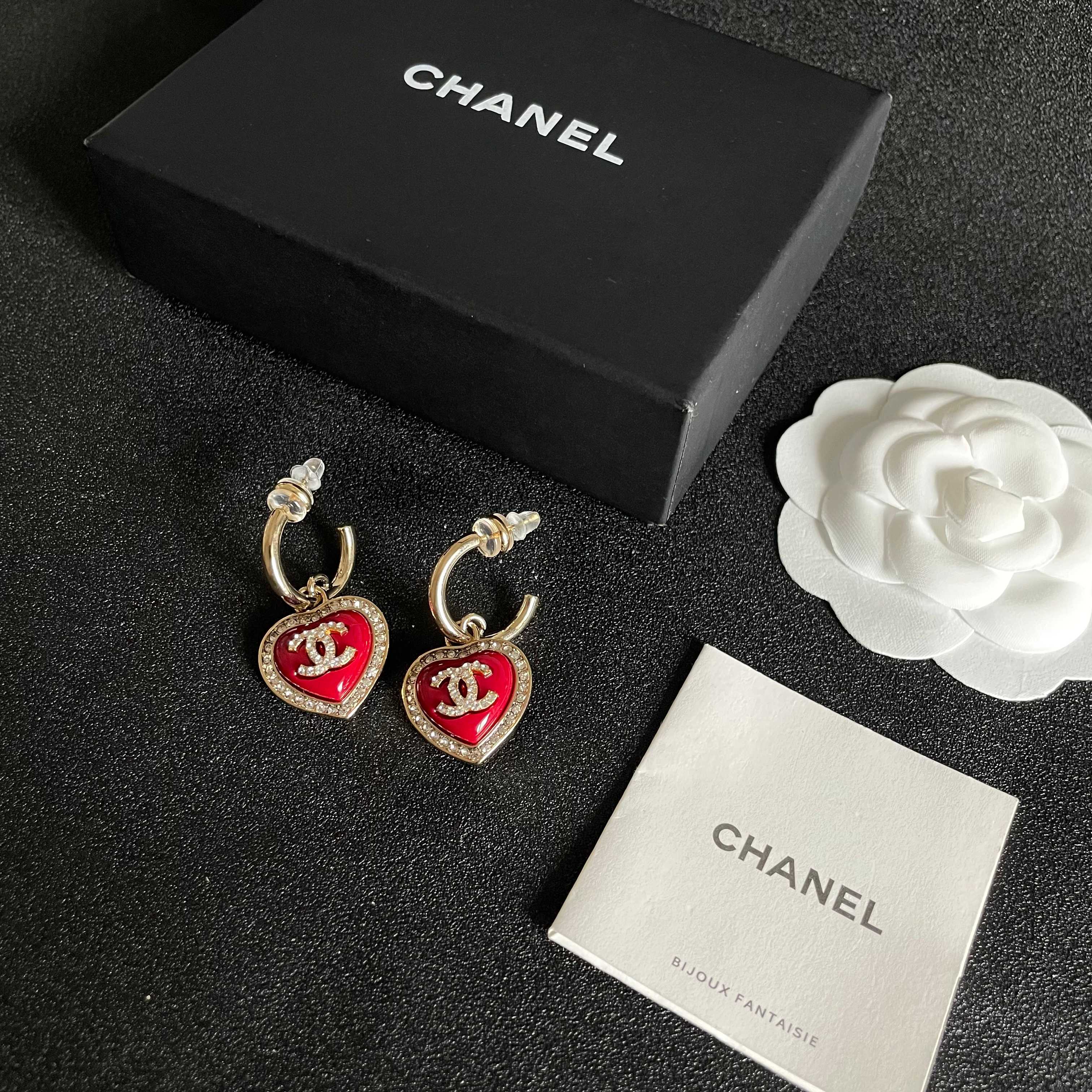  Chanel香奈儿 中古 双C耳钉👀原版复刻logo 小香家的款式真心无需多介绍😘🎶每一款都超好看，精