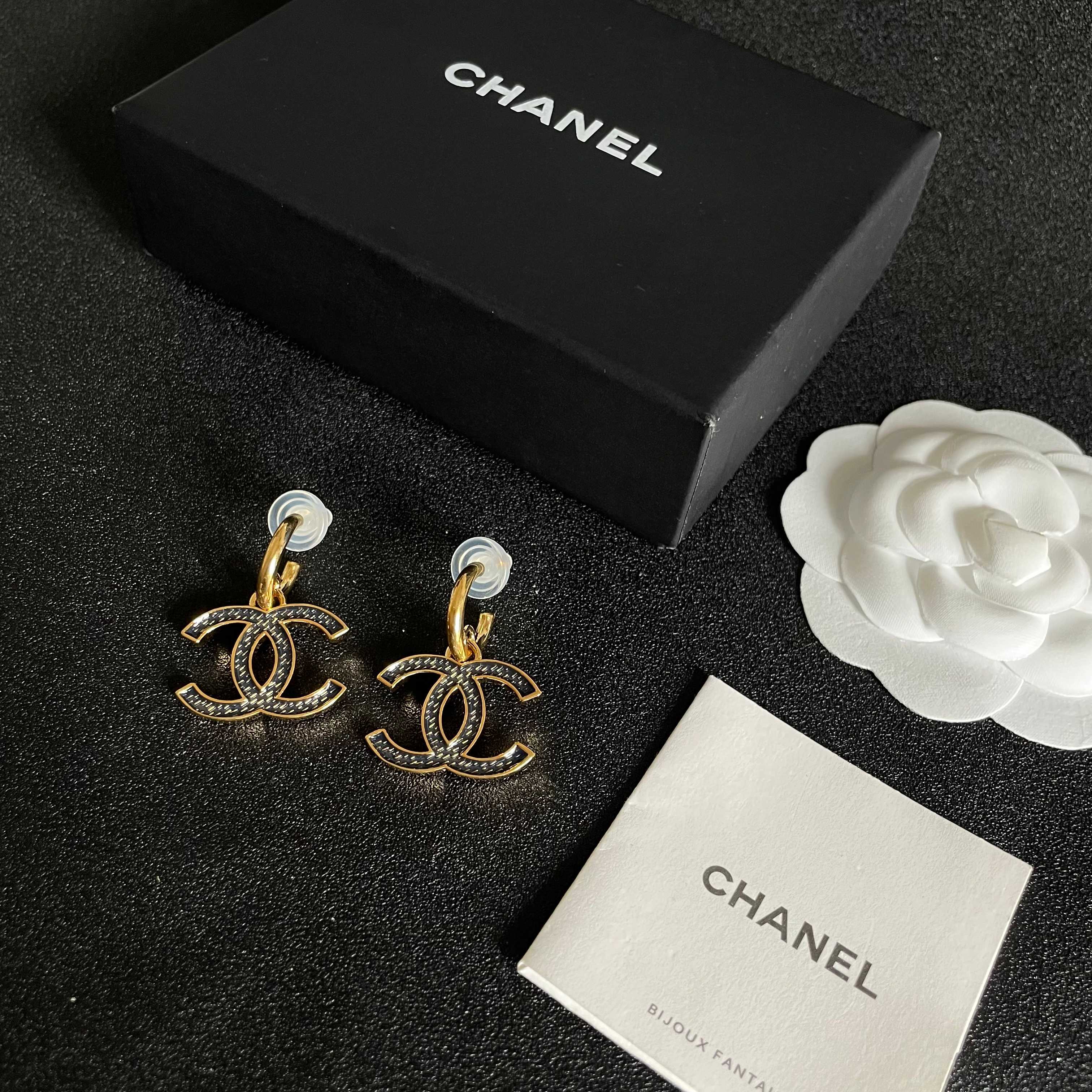  Chanel香奈儿 中古 双C耳钉👀原版复刻logo 小香家的款式真心无需多介绍😘🎶每一款都超好看，精