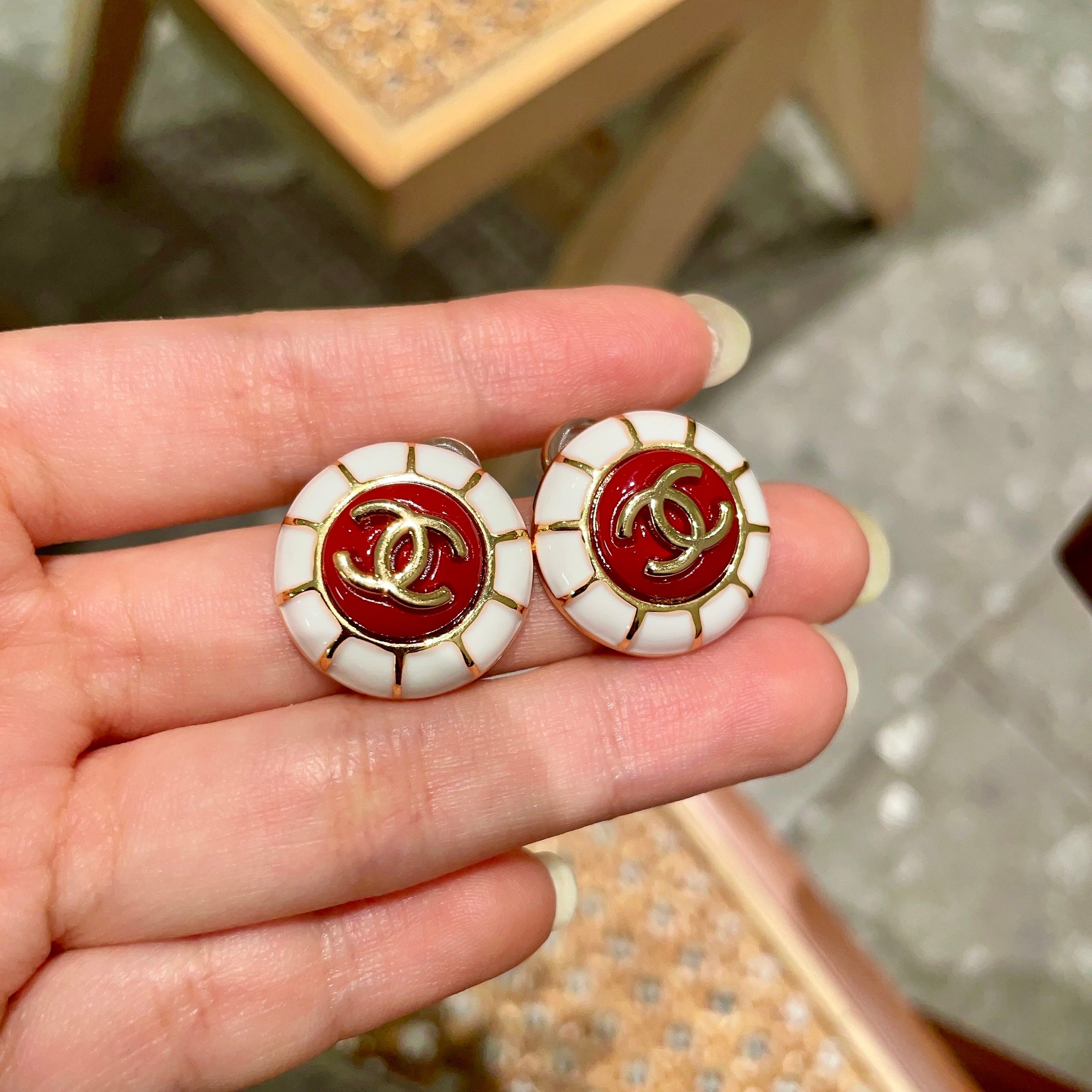  Chanel香奈儿 中古 双C耳钉👀原版复刻logo 小香家的款式真心无需多介绍😘🎶每一款都超好看，精